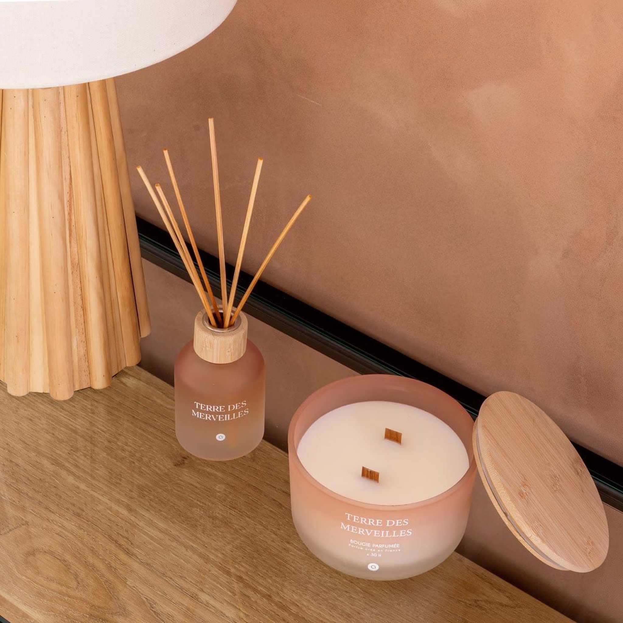 Voir la diapositive 3 : ATMOSPHERA Bougie parfumée en verre  sana  420g terre des merveilles