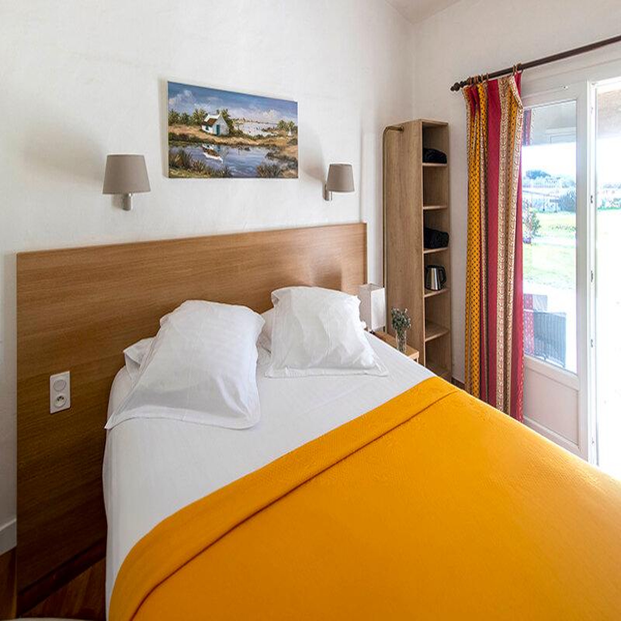 Voir la diapositive 3 : Smartbox 2 jours en hôtel à Saintes-Maries-de-la-Mer - Coffret Cadeau Séjour