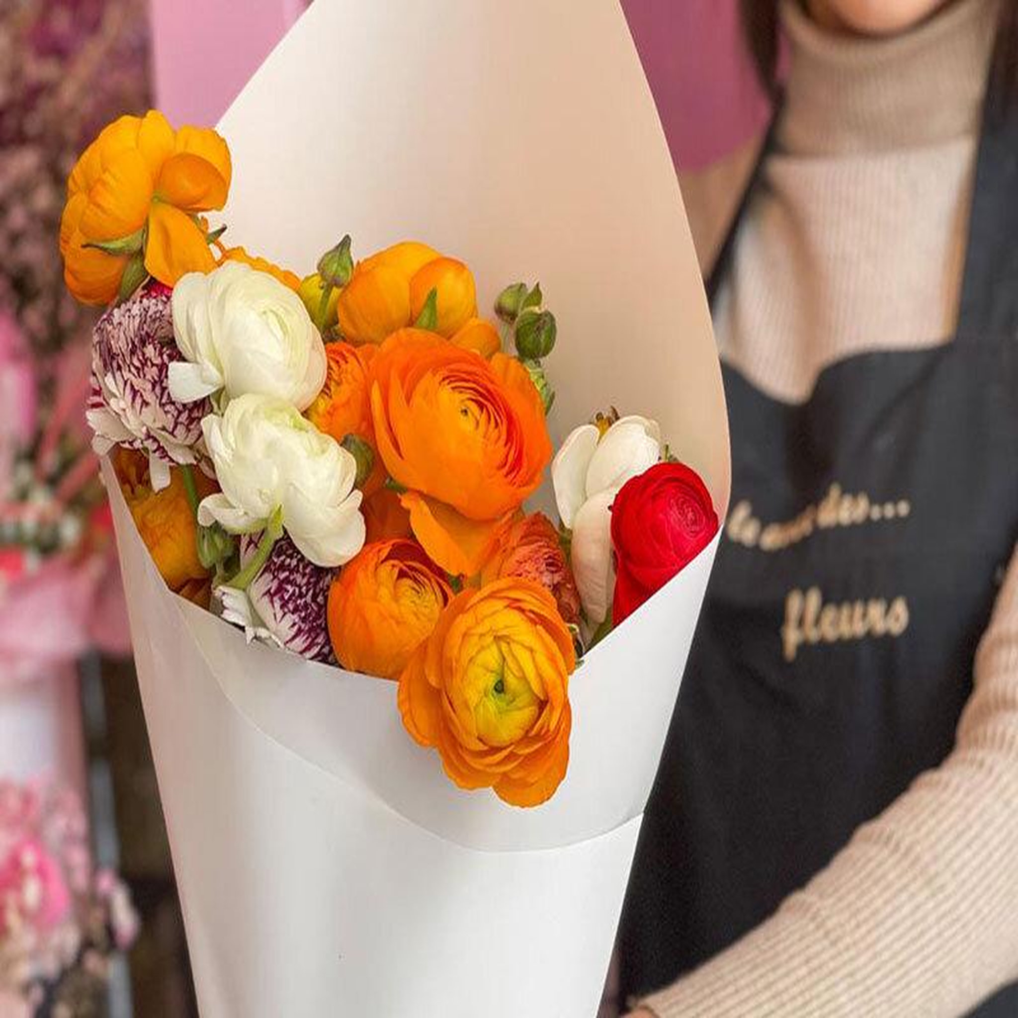 Voir la diapositive 2 : Smartbox Livraison mensuelle d'un bouquet de fleurs à domicile pendant 3 mois - coffret cadeau sport & aventure