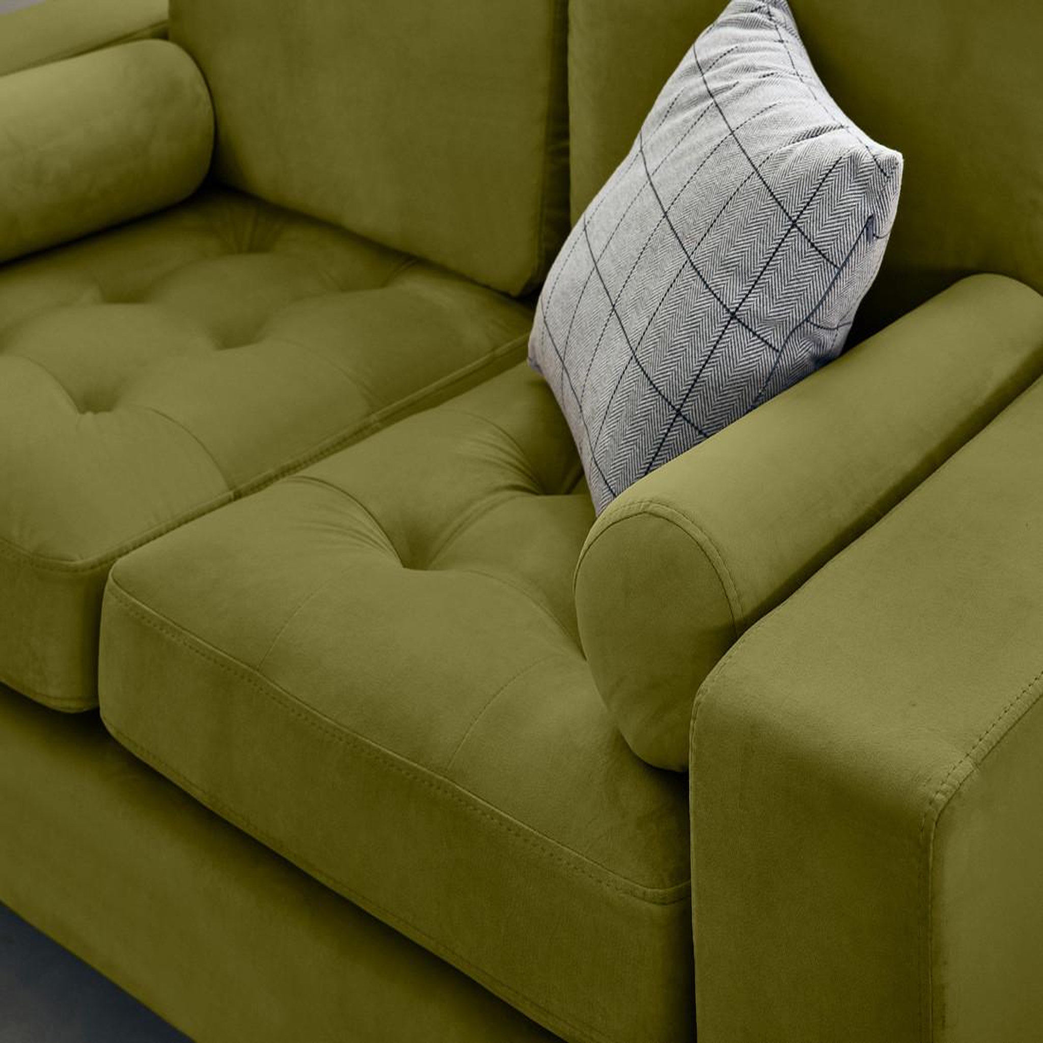 Voir la diapositive 3 : LISA DESIGN Isaure - canapé droit 2 places en velours