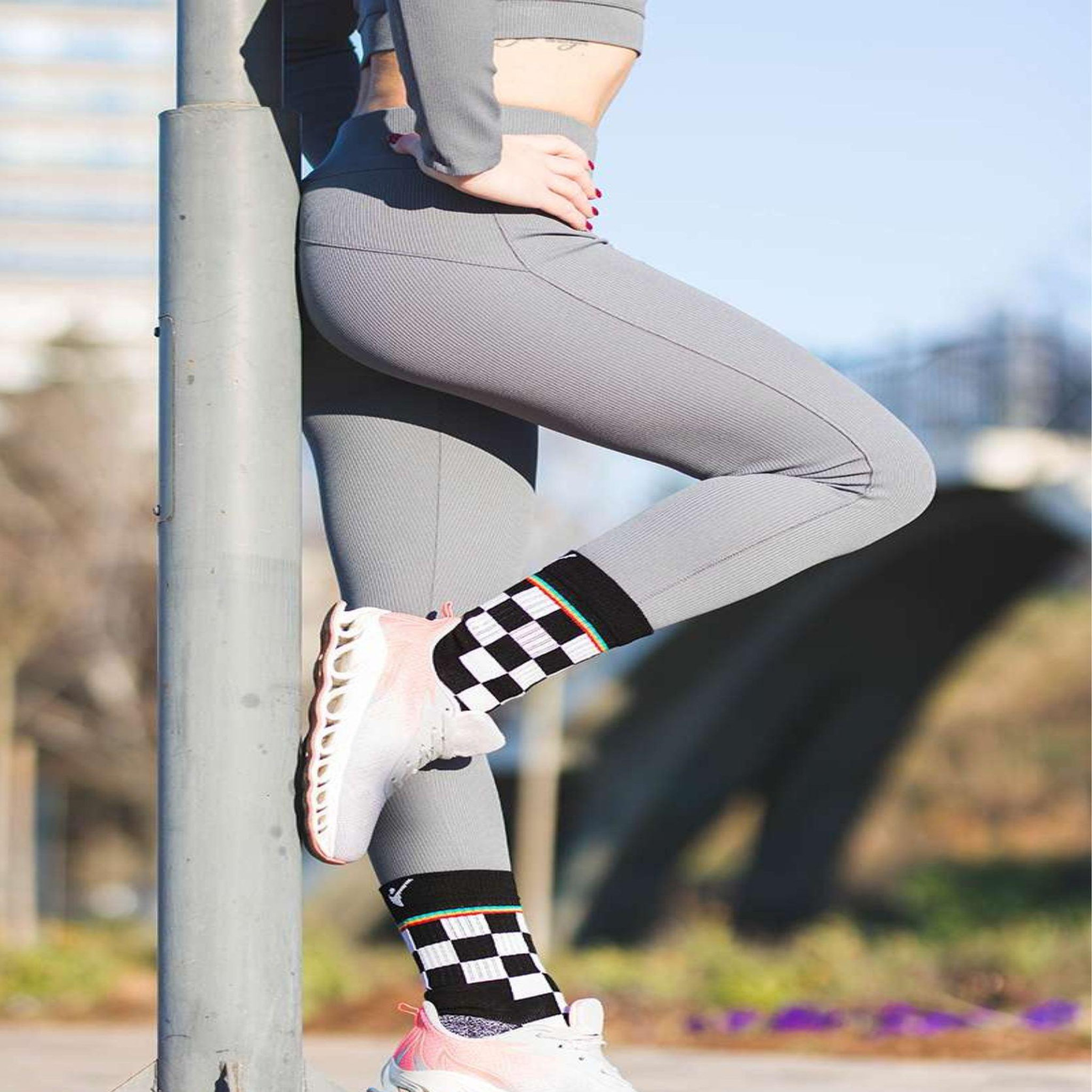 Voir la diapositive 2 : TRY TO FLY Chaussettes active life style - noir & blanc, style rétro