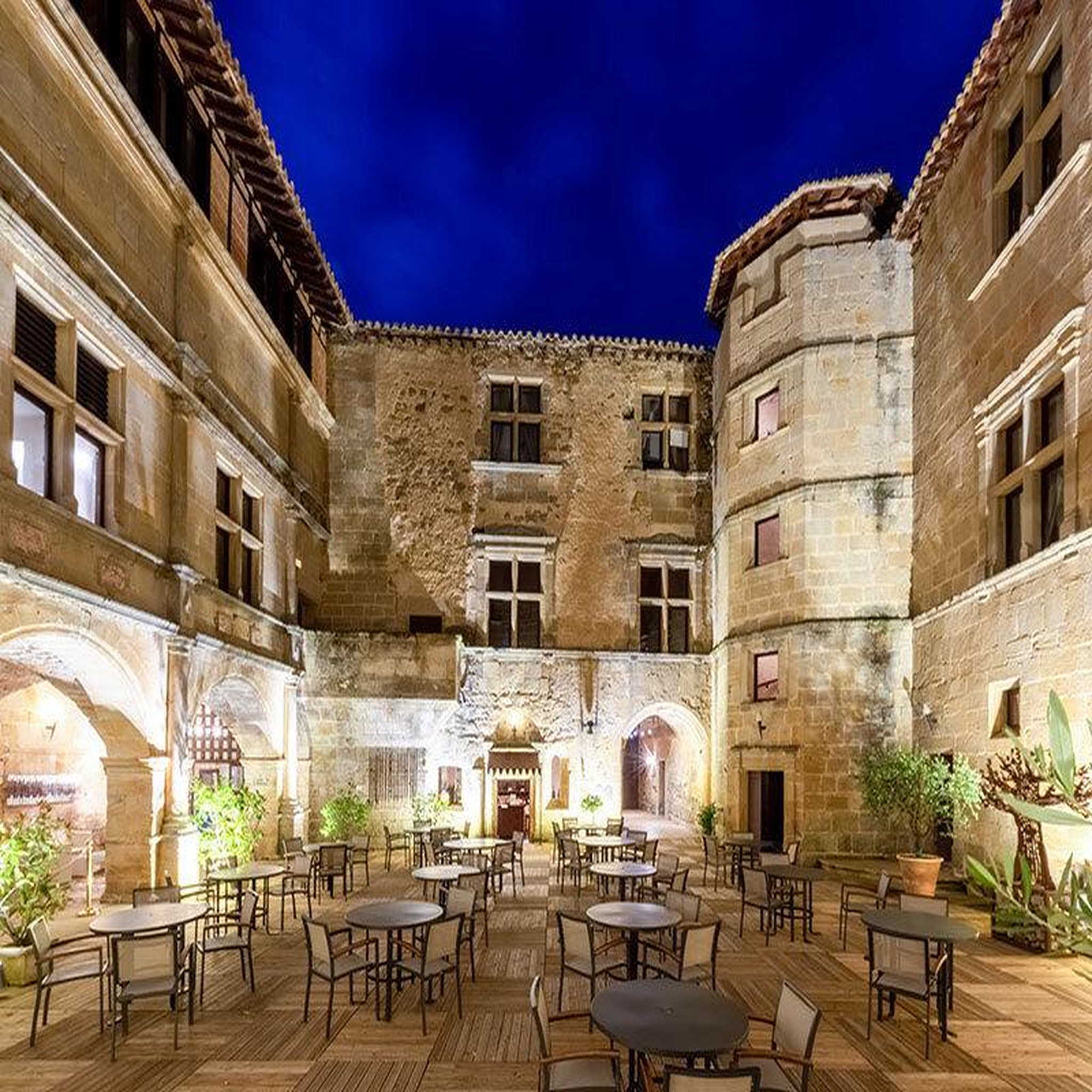 Voir la diapositive 5 : Smartbox 2 jours en château 4* avec dîner et boisson près de carcassonne - coffret cadeau séjour