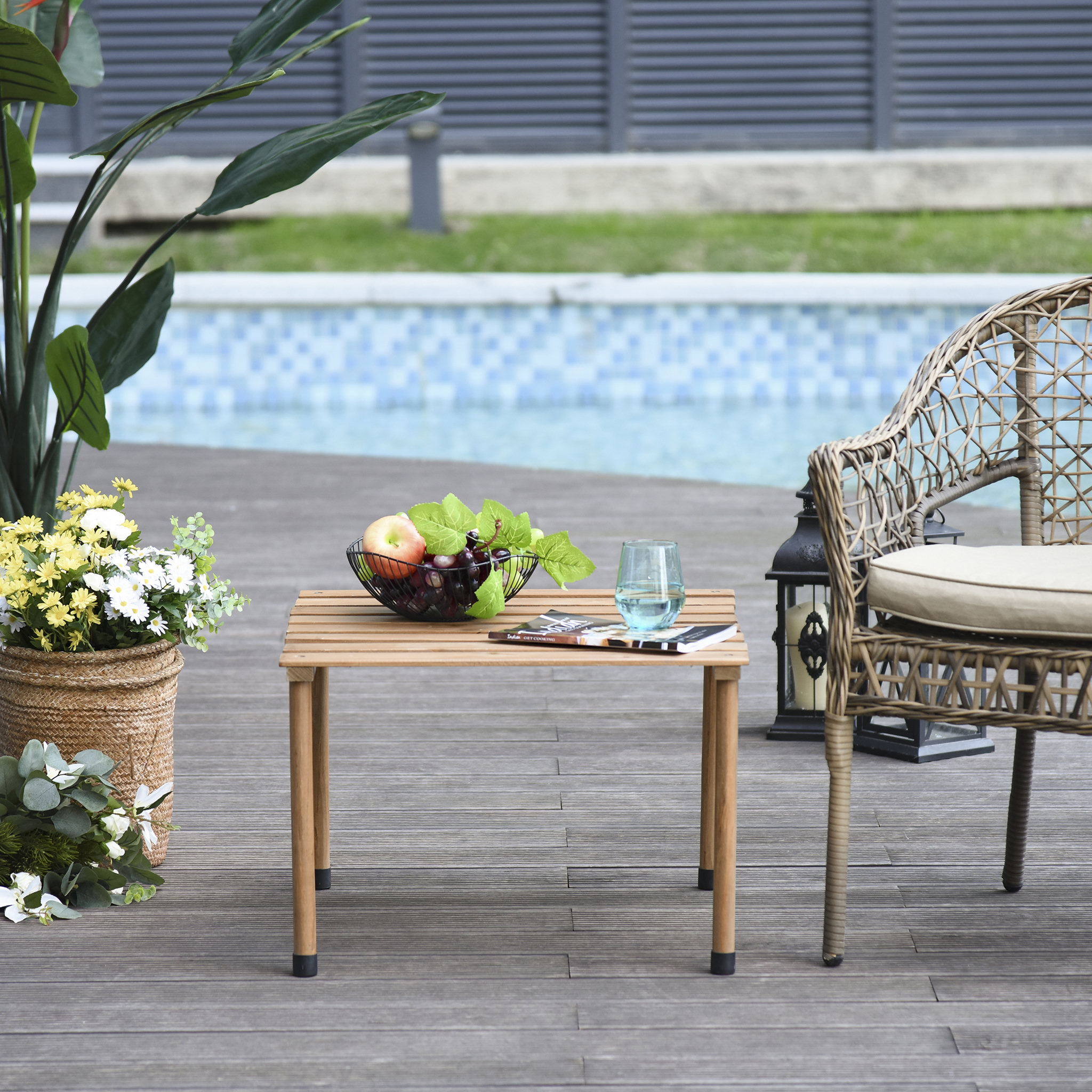 Voir la diapositive 2 : OUTSUNNY Table basse pliable de jardin camping plateau à lattes dim. 58L x 58l x 40H cm sac transport inclus bois sapin pré-huilé