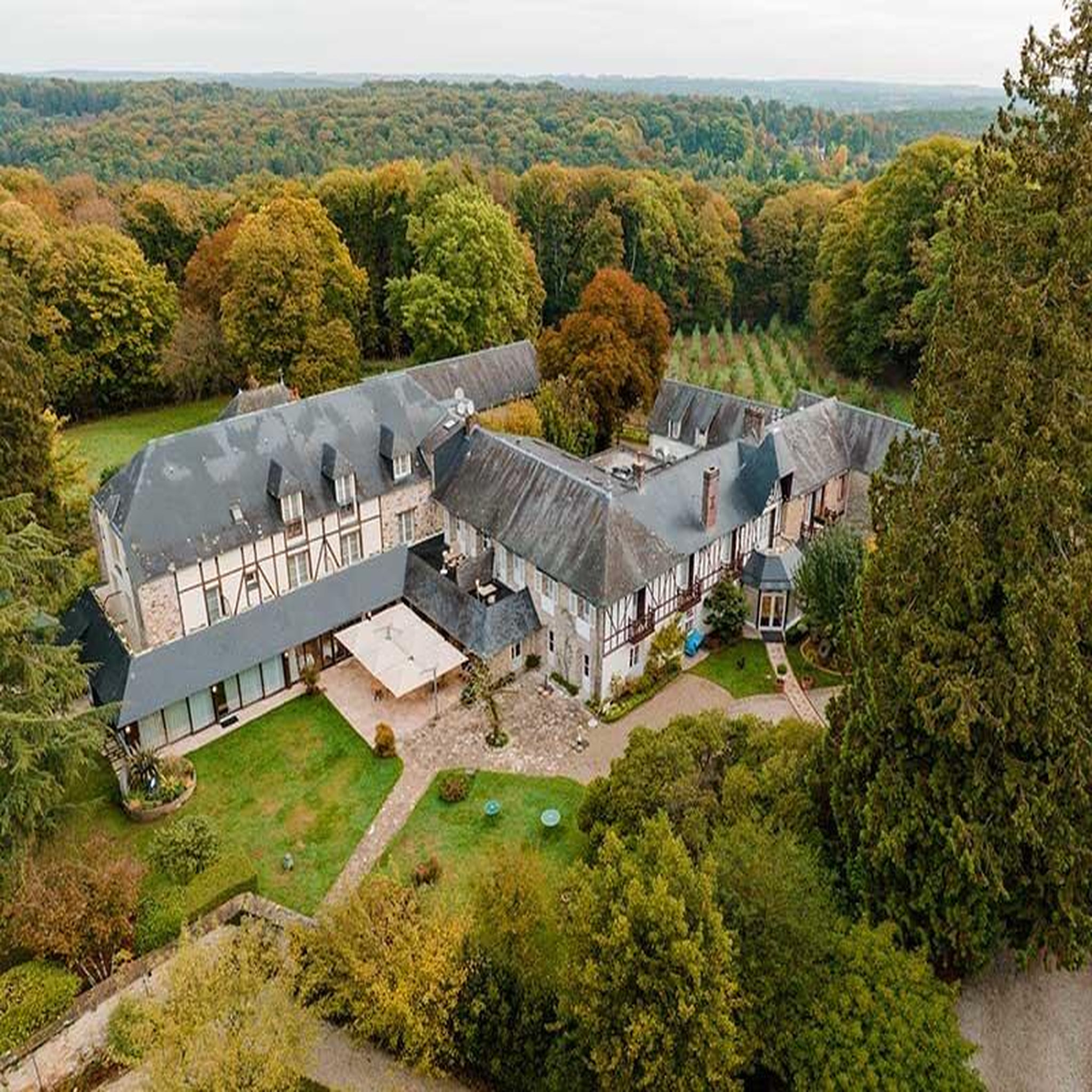 Voir la diapositive 2 : Smartbox Week-end gastronomique au manoir du lys avec dîner gault & millau - coffret cadeau séjour