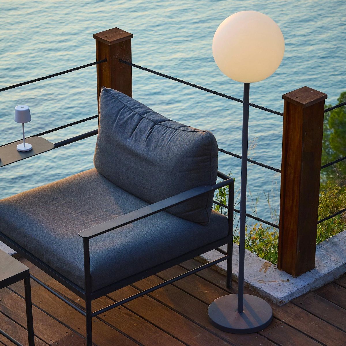 Lumisky Lampadaire extérieur sans fil LUNY Blanc Polyéthylène H150CM