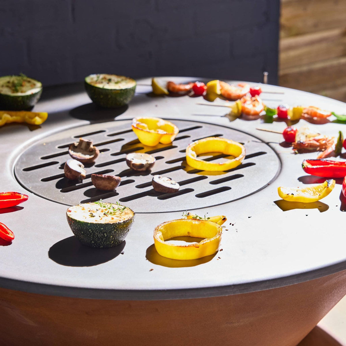 SWEEEK Braséro de cuisson Ø80cm desserte avec espaces de rangement + housse de protection L 138 x P 82 x H 114 cm