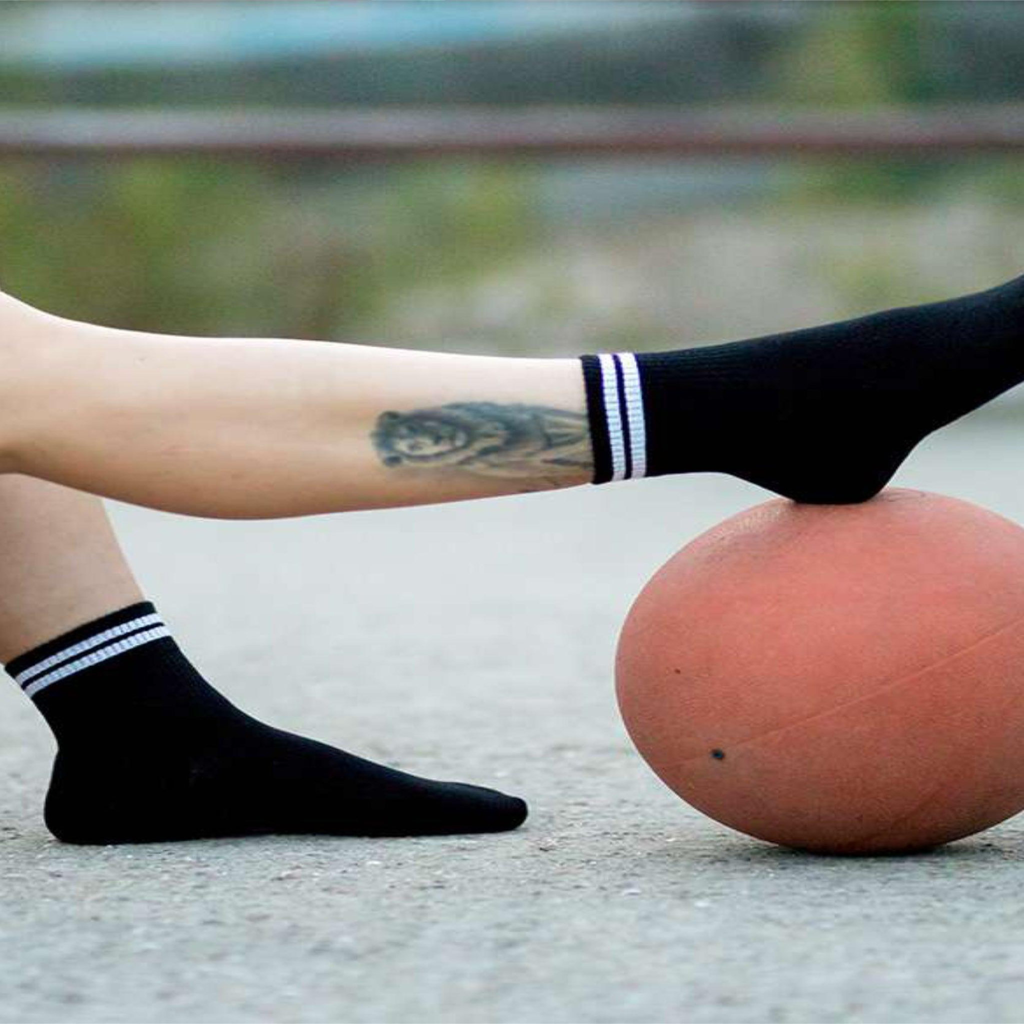 Voir la diapositive 5 : PIRIN HILL Chaussettes courtes active day noires bandes blanches