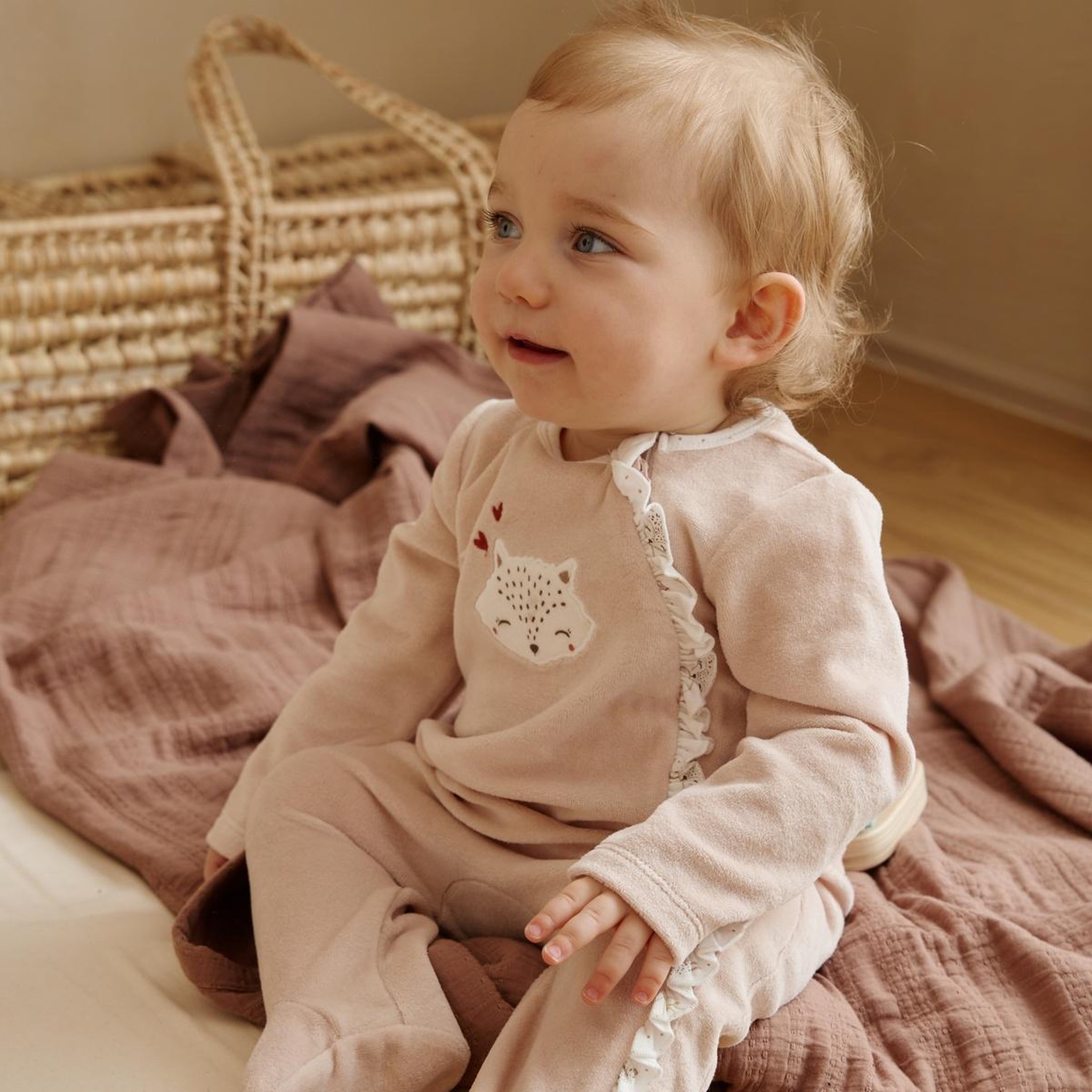 Voir la diapositive 4 : PETIT BEGUIN Pyjama bébé en velours ouverture zippée doucette