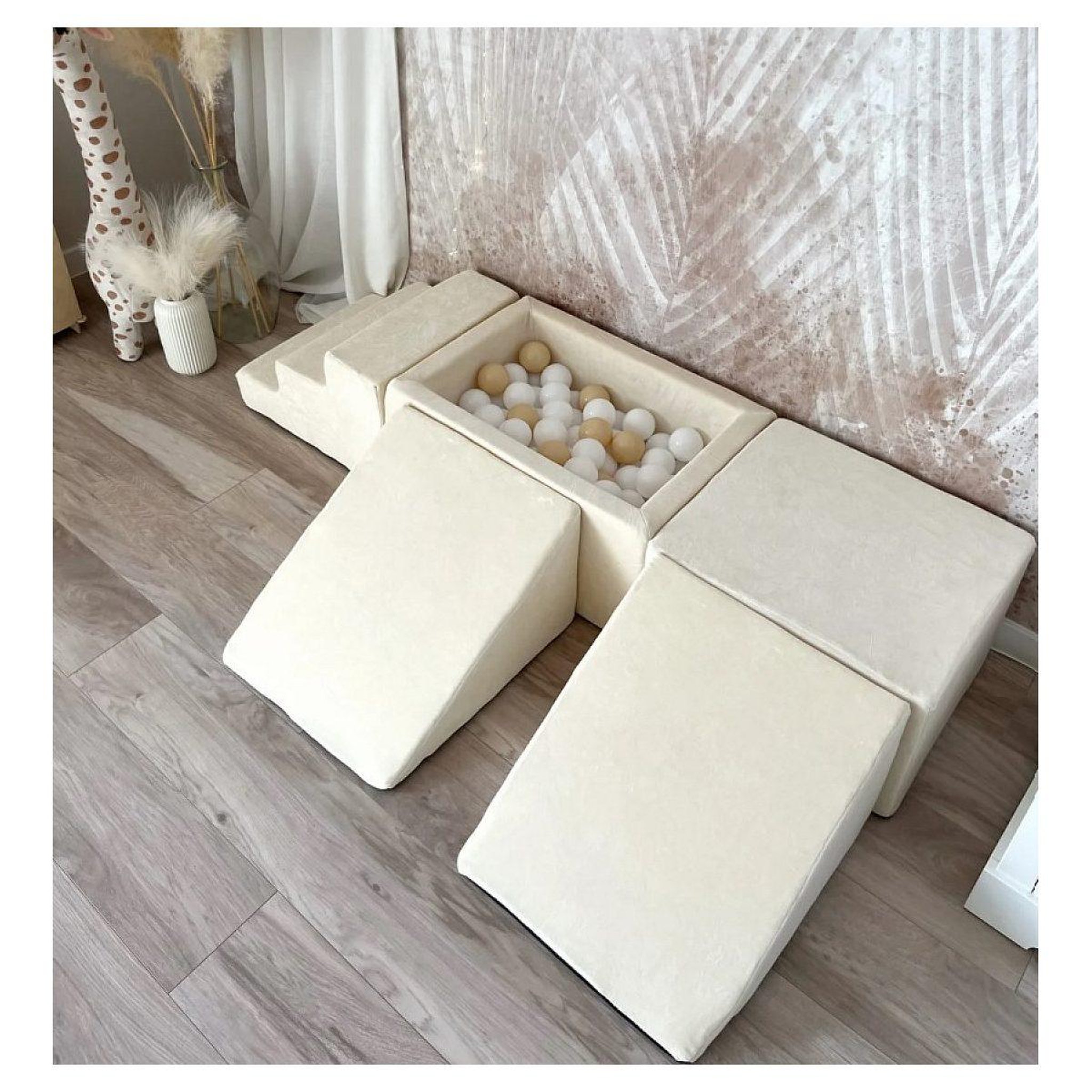 Voir la diapositive 2 : MONIO FOR KIDS Jeu en mousse 5 éléments avec mini piscine à balles velours crème