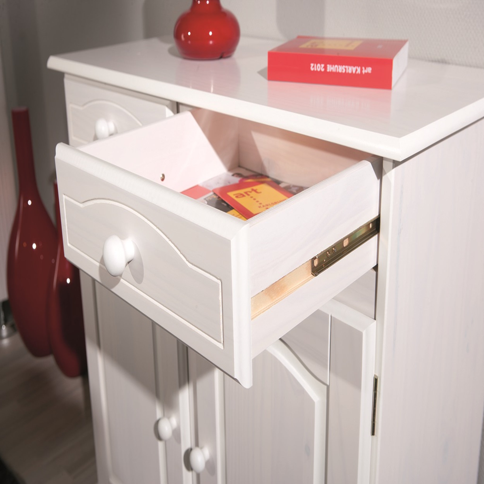 Voir la diapositive 3 : Buffet bas pin massif blanc - LUIS