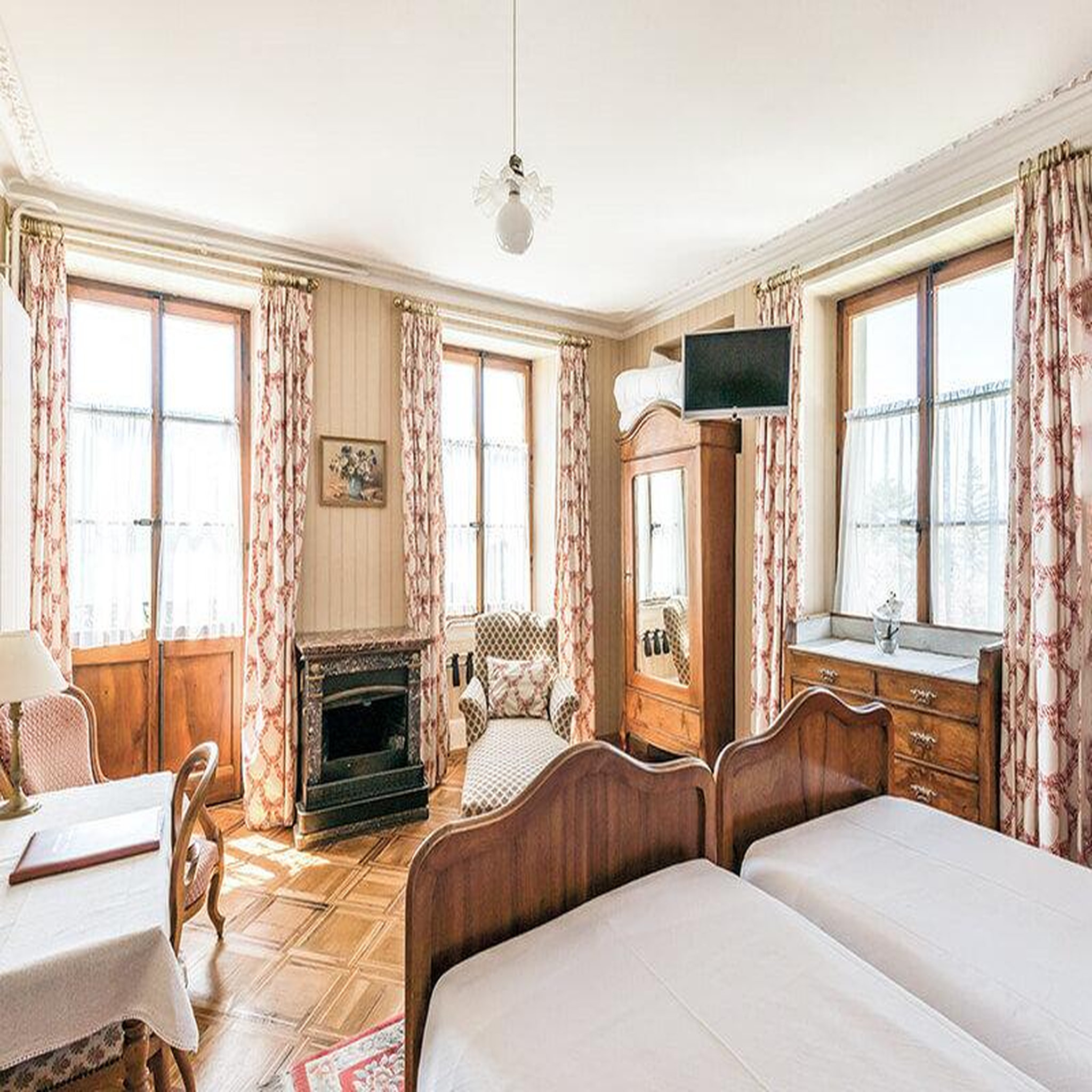 Voir la diapositive 3 : Smartbox Séjour en suisse : 2 nuits en hôtel - coffret cadeau séjour