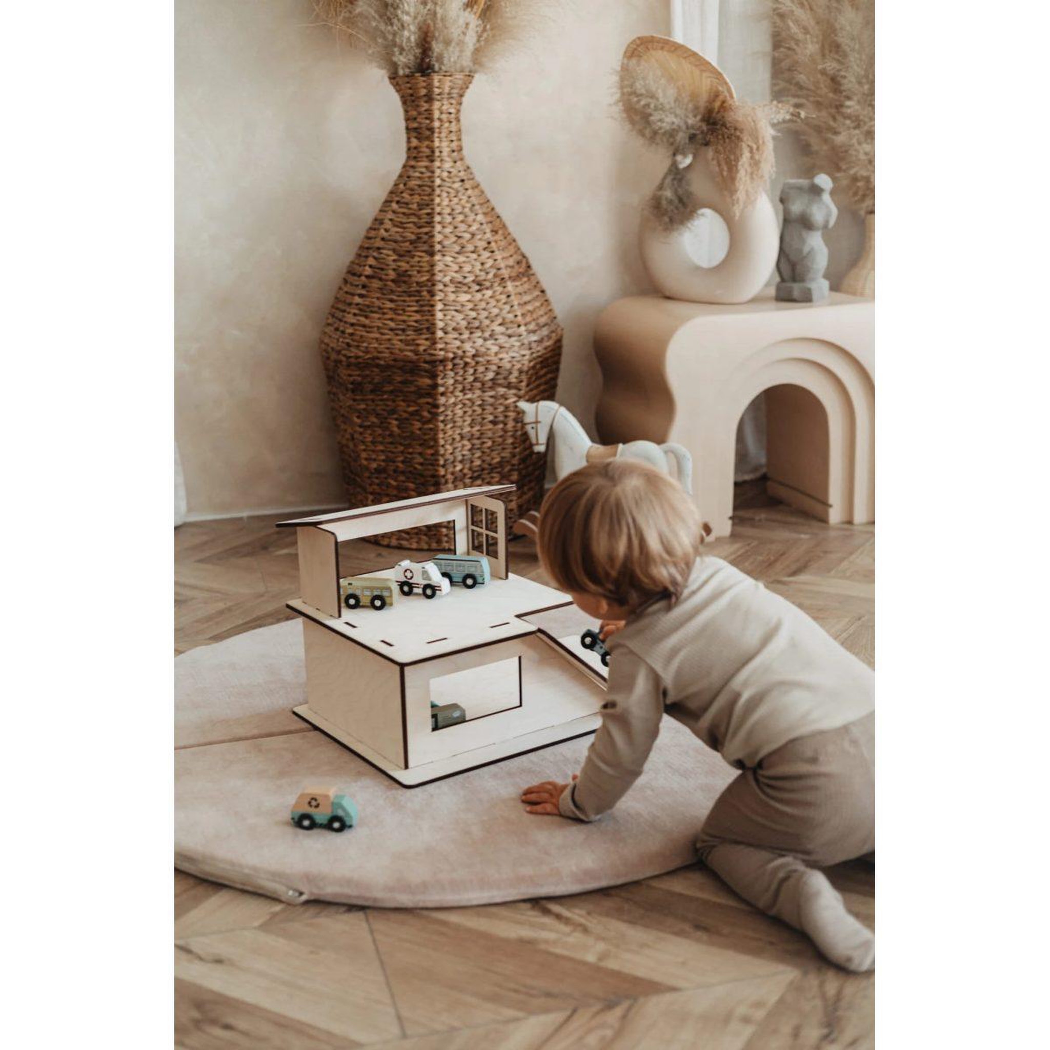 Voir la diapositive 5 : MONIO FOR KIDS Garage en bois 2 niveaux en contreplaqué de bouleau