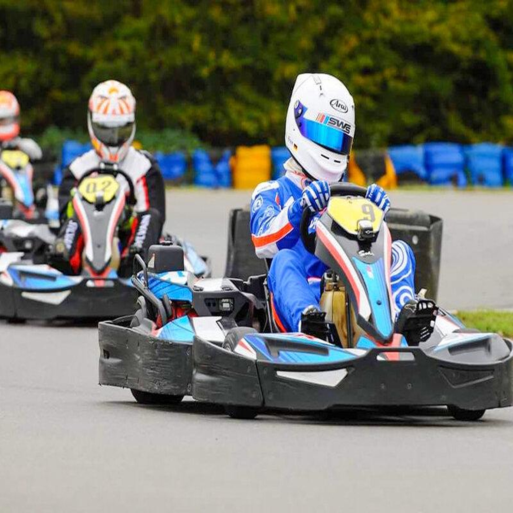 Voir la diapositive 2 : Smartbox 2 sessions de kart pour 2 personnes près de paris - coffret cadeau sport & aventure