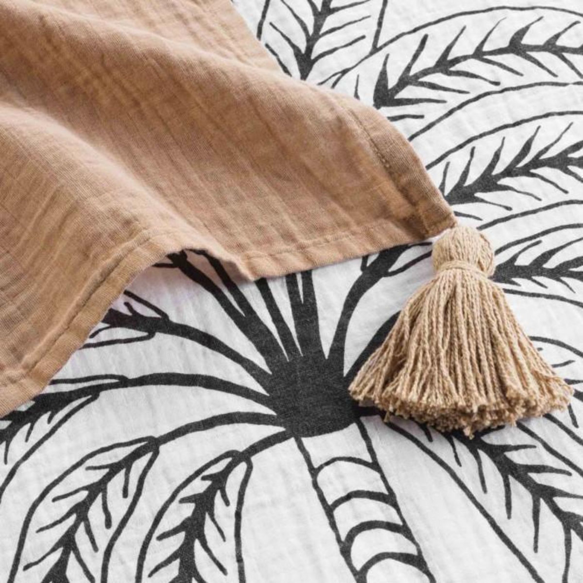 Paris Prix Plaid Imprimé en Gaze de Coton  Oasia  125x150cm Blanc & Camel