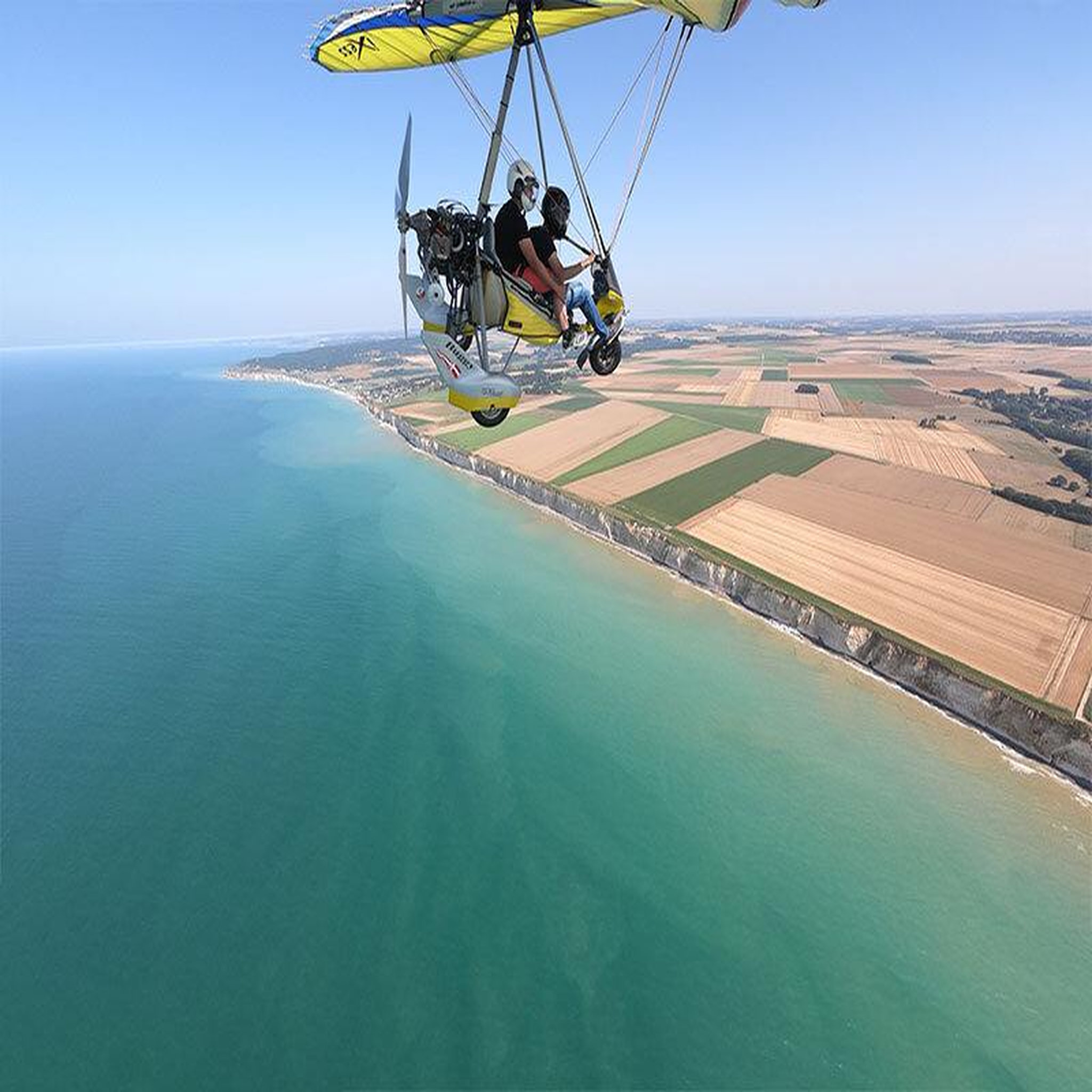 Voir la diapositive 2 : Smartbox Survol des falaises de la côte d'albâtre en ulm avec photos - coffret cadeau sport & aventure