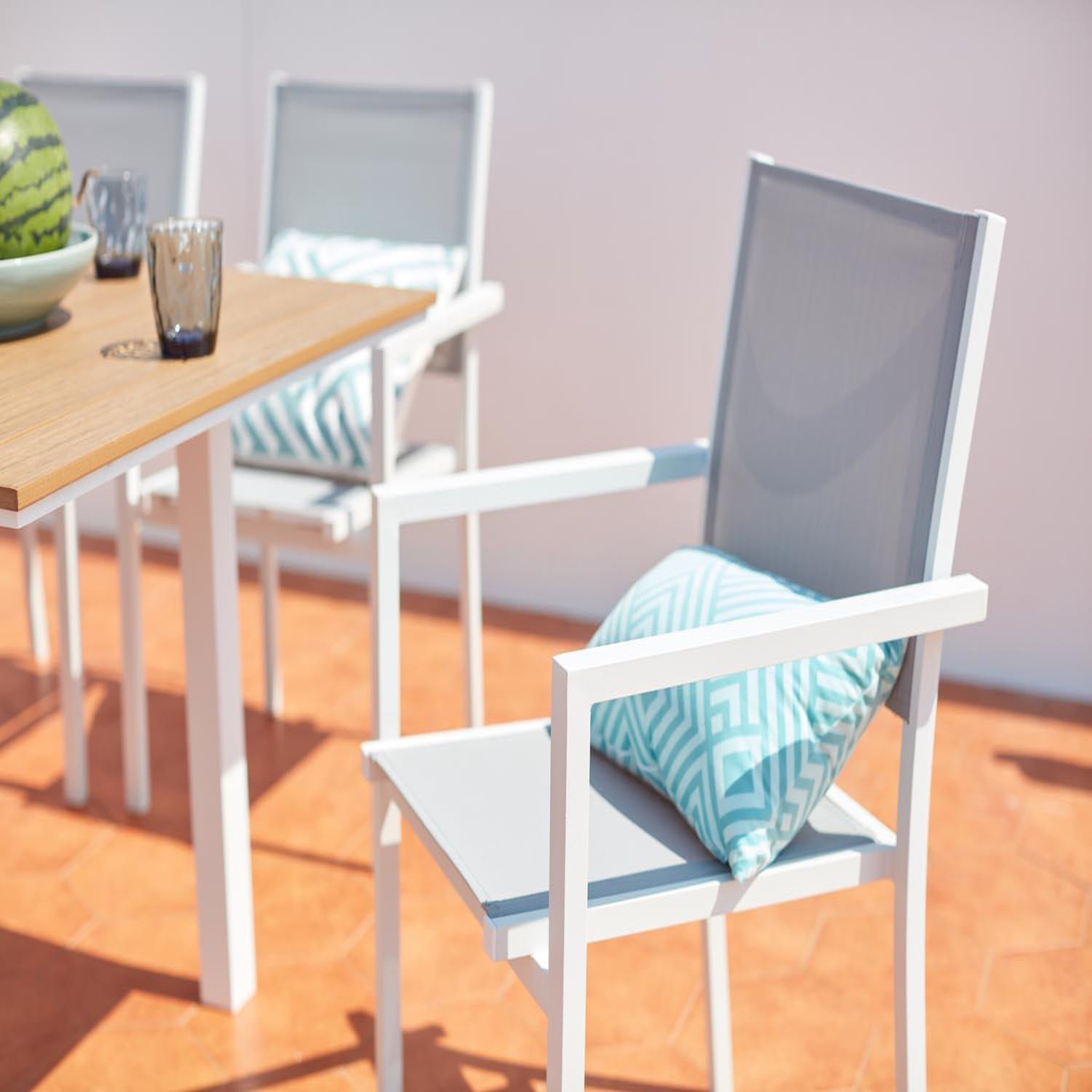 Voir la diapositive 4 : CONCEPT USINE Salon de jardin repas 8 places en aluminium  MADEIRA