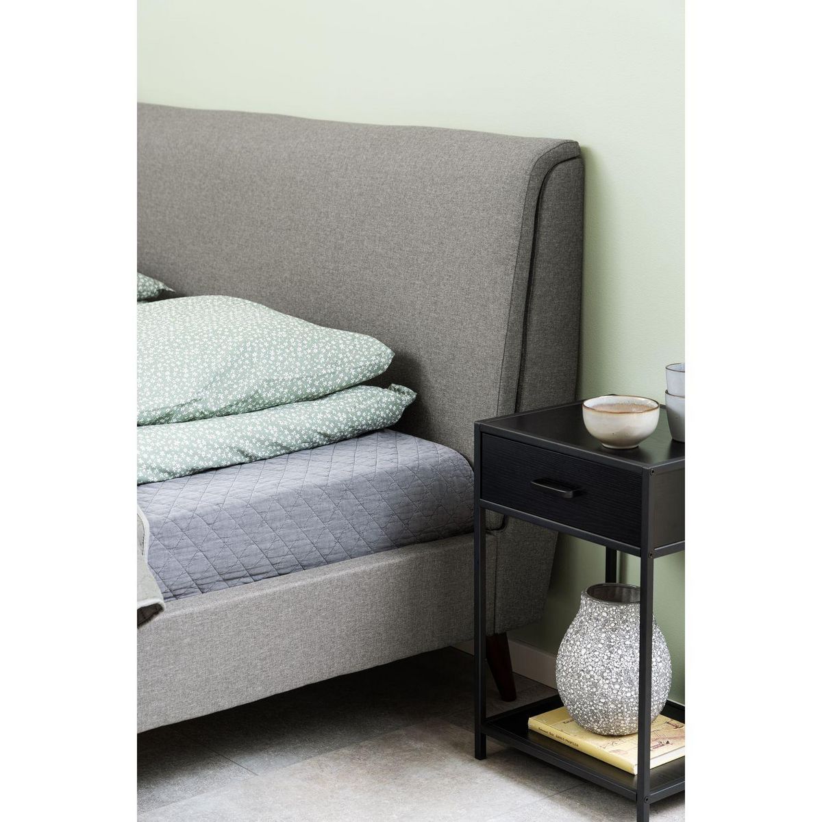 TOILINUX Table de chevet ou d'appoint 1 étagère et un tiroir en MDF et métal