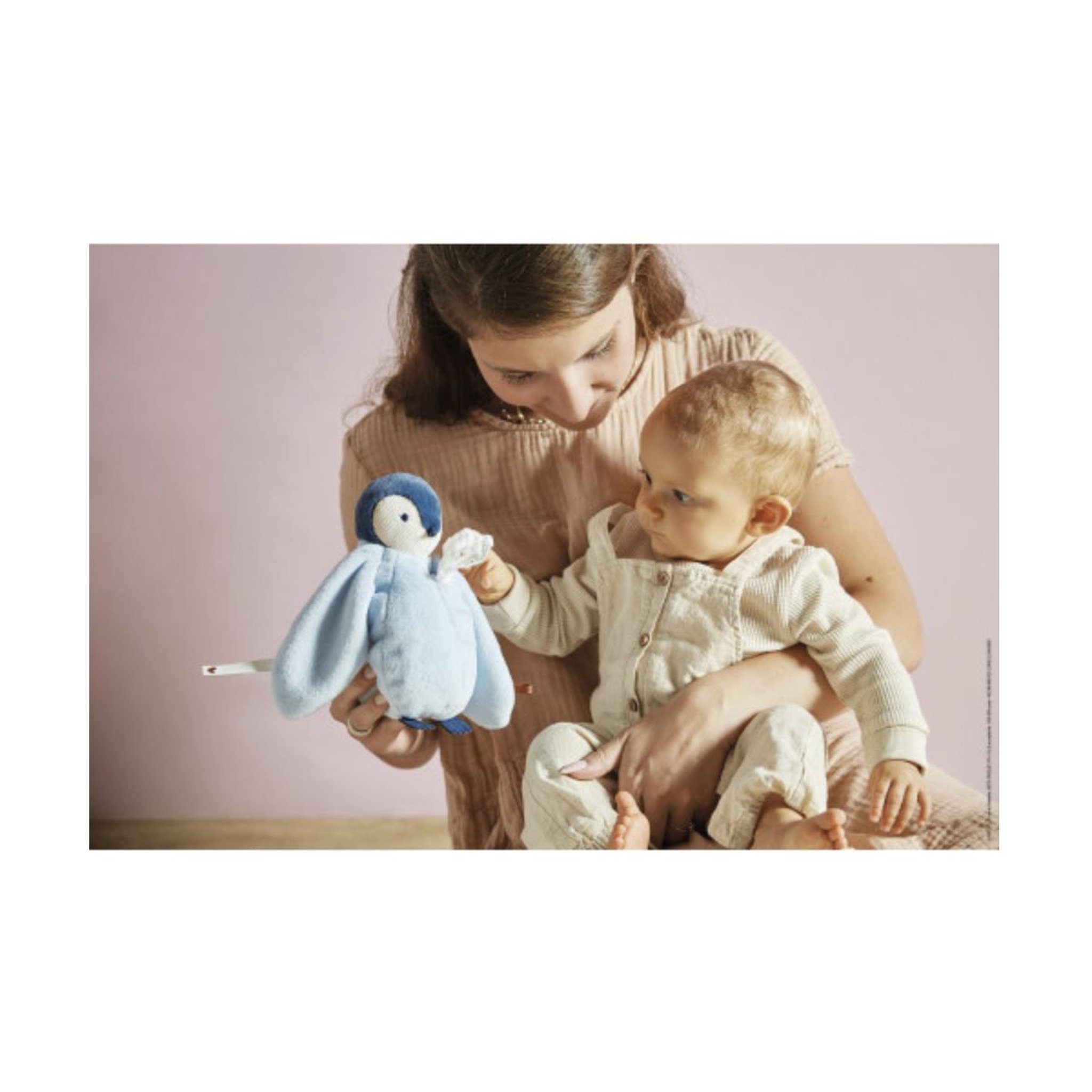 Voir la diapositive 3 : Kaloo Peluche a bisous manchot - bleu