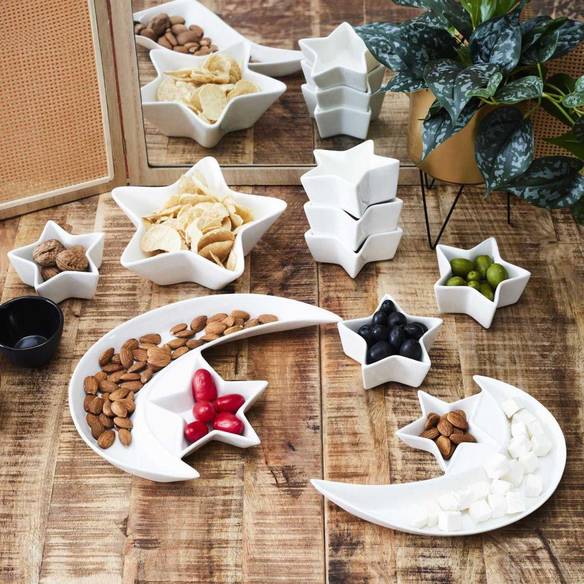 Voir la diapositive 6 : The Home Deco Factory Service apéritif 9 pièces  nuit étoilée  30cm blanc