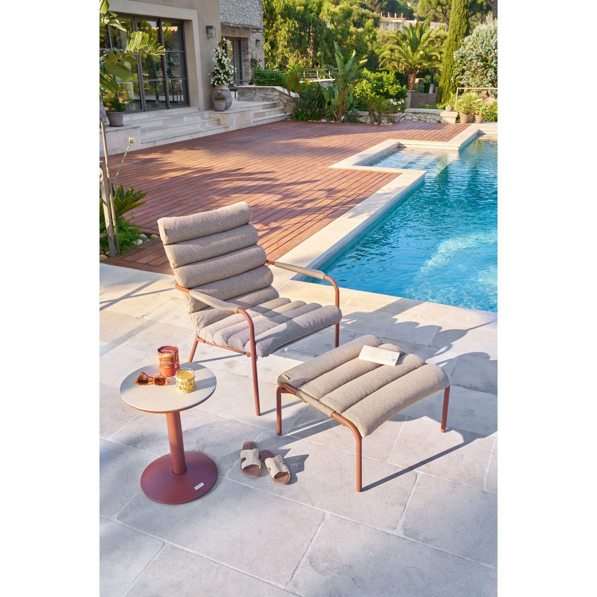 Voir la diapositive 2 : HESPERIDE Table d'appoint de jardin ronde soletia