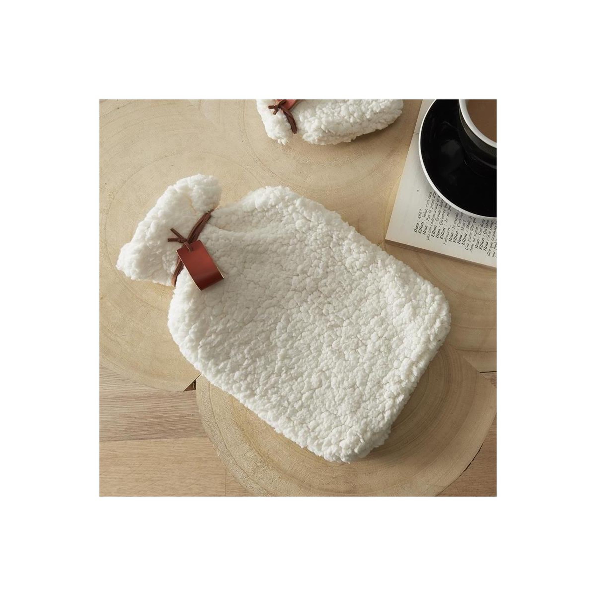 Voir la diapositive 2 : SENSLY Bouillotte cocooning  sherpa  1l blanc