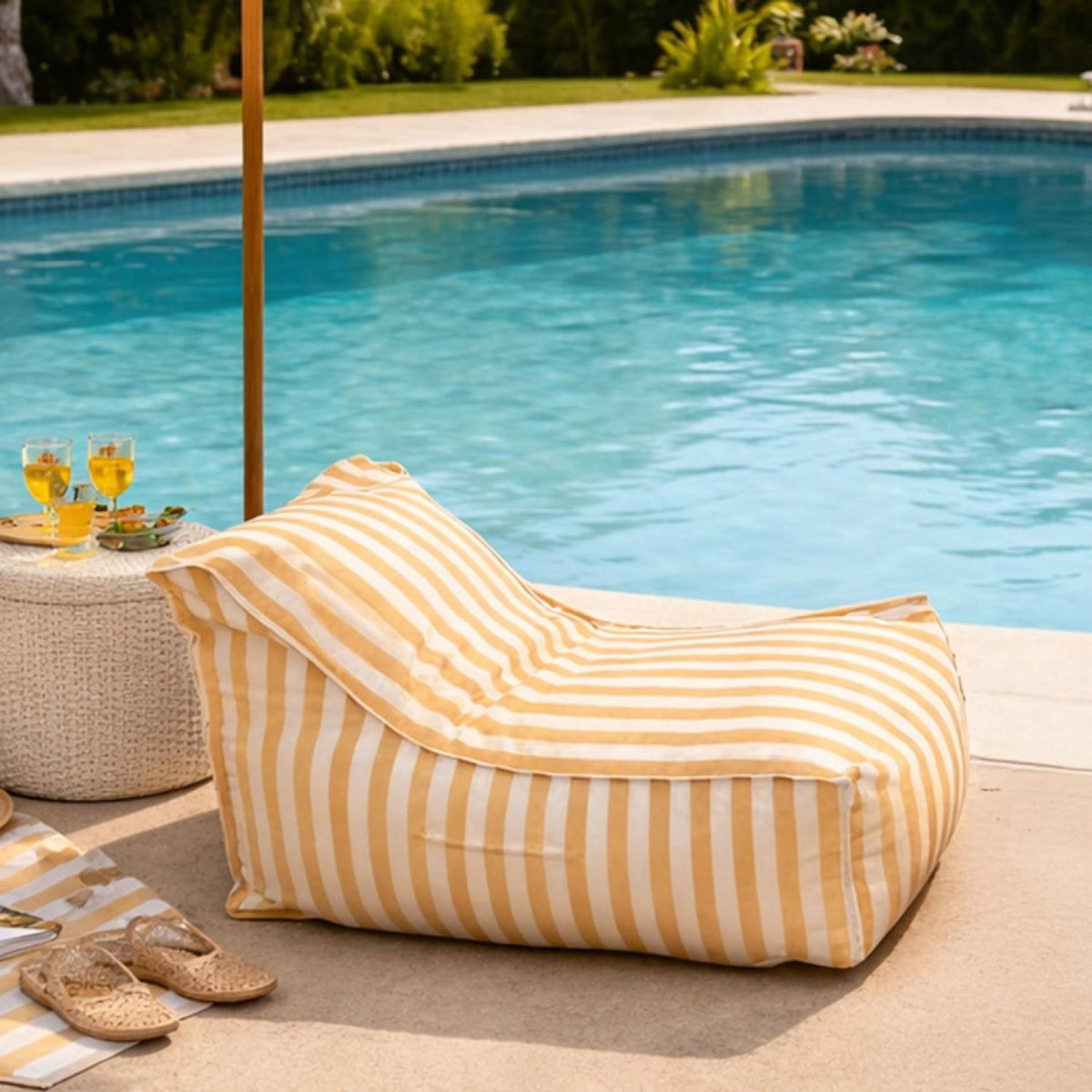 CONCEPT USINE Pouf d'extérieur rayé jaune déperlant et – 100x65x65 cm POSITANO