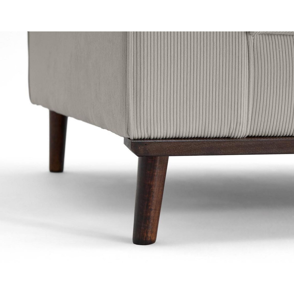 LISA DESIGN Albane - fauteuil en velours côtelé pieds bois foncé