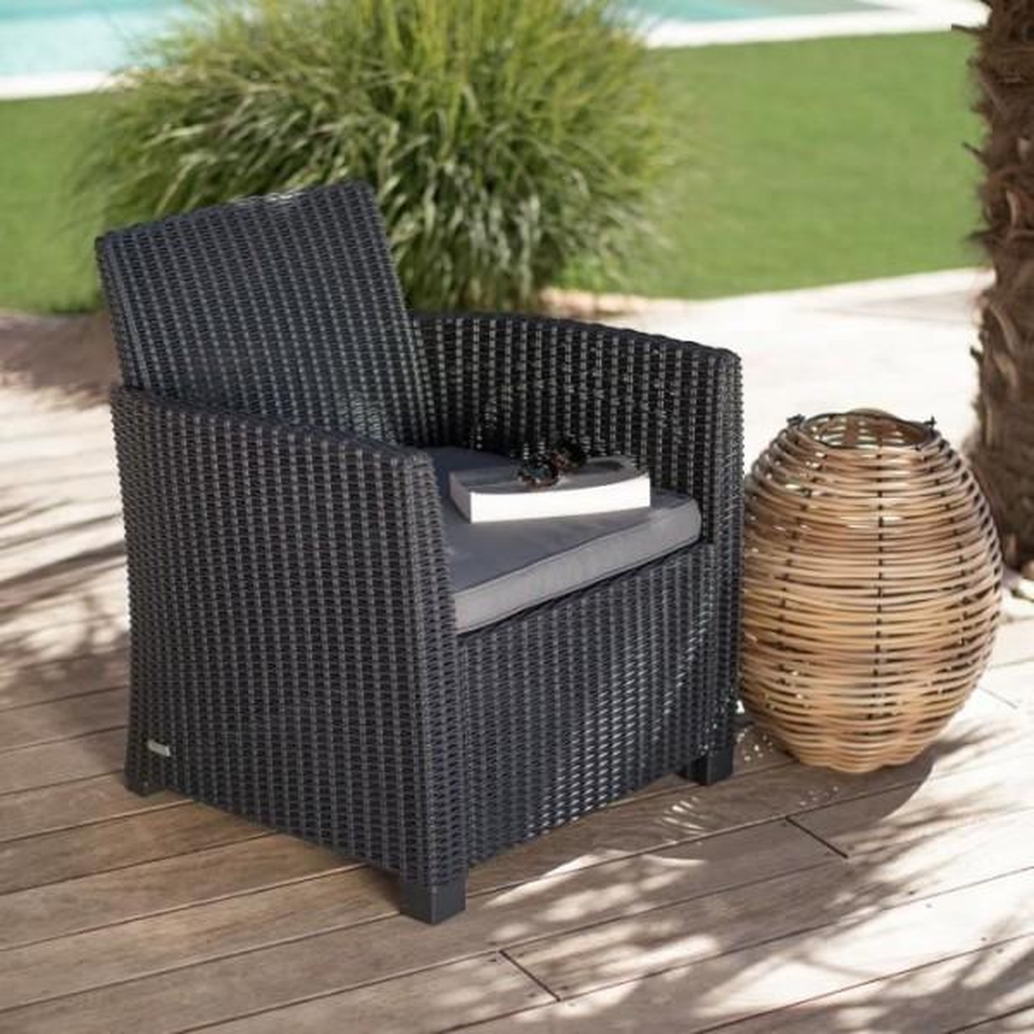 Voir la diapositive 5 : ALLIBERT by KETER Salon de jardin - résine imitation rotin tressé - Allibert by KETER - 4 personnes - Mia - Gris graphite