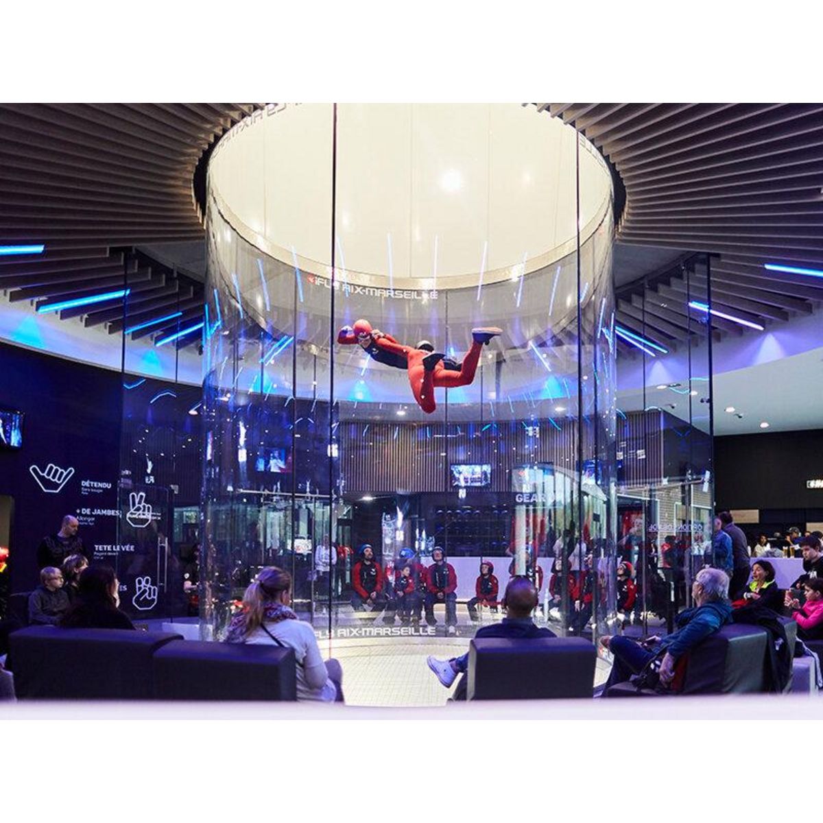 Smartbox 2 vols en chute libre indoor avec vidéo souvenir à iFLY Aix-Marseille - Coffret Cadeau Sport & Aventure