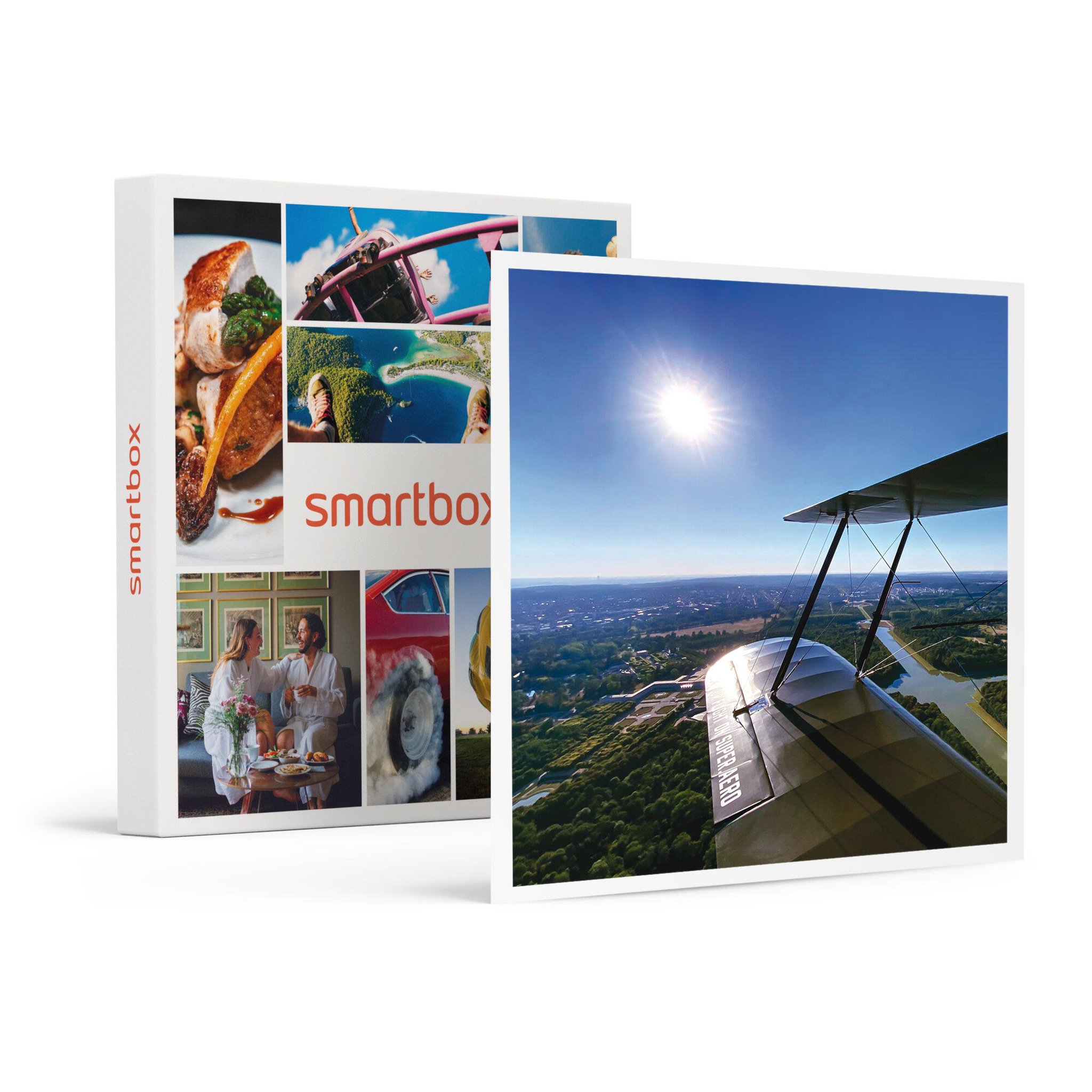 Voir la diapositive 1 : Smartbox Saint-Cyr vue d'en haut : baptême de l'air de 25 min avec pilotage en Stampe SV4 RS - Coffret Cadeau Sport & Aventure