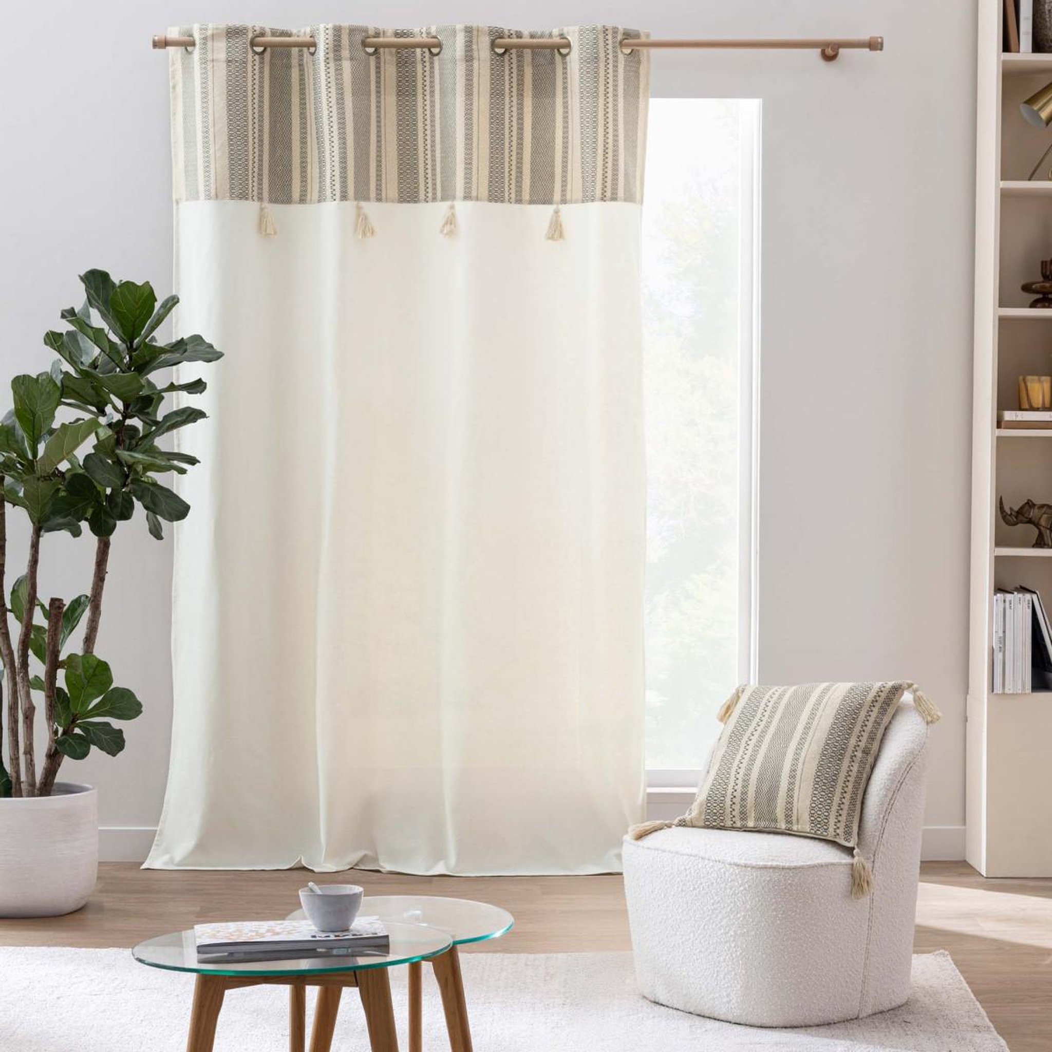 Voir la diapositive 5 : Douceur d'Intérieur Coussin déco à pompons  solando  45x45cm naturel