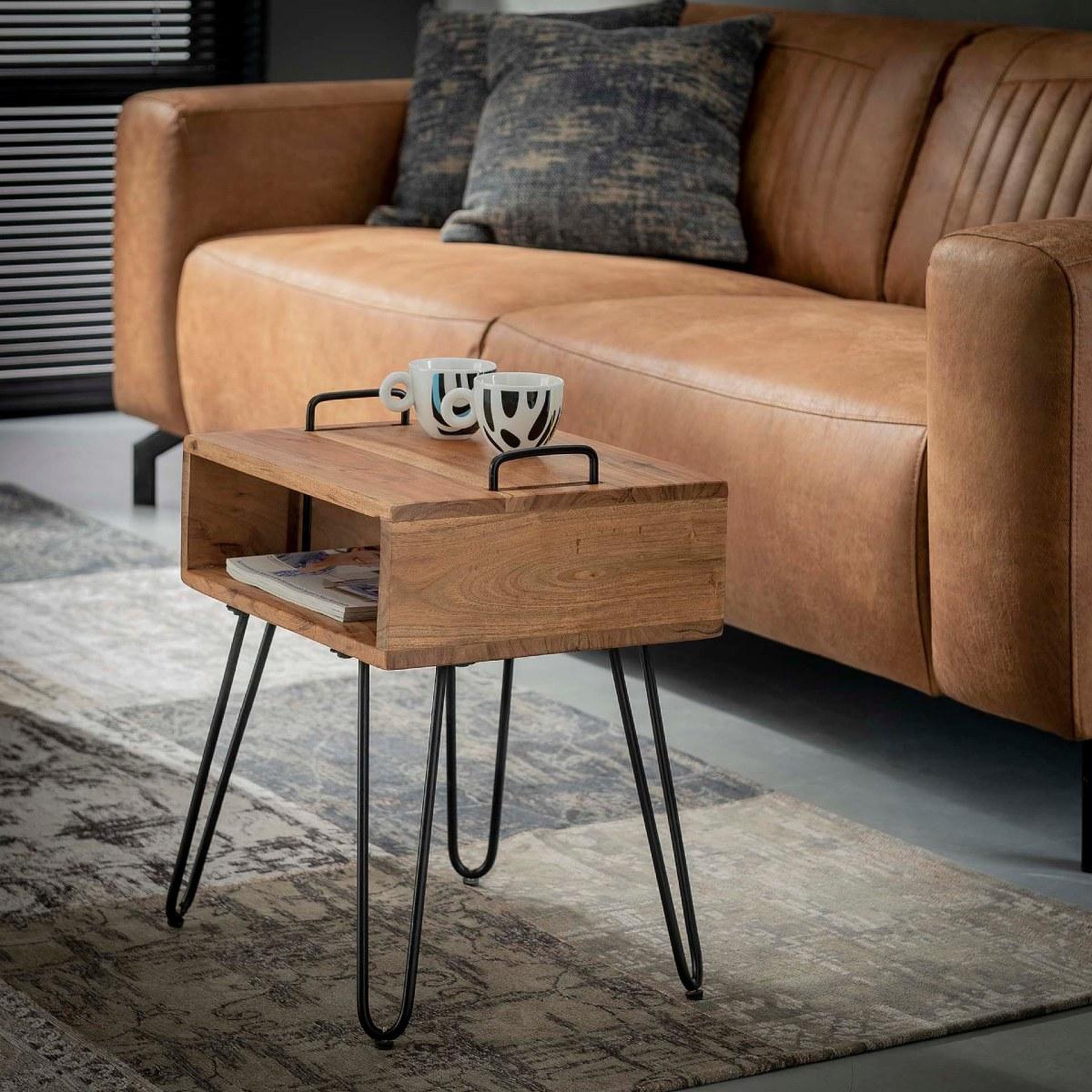 Voir la diapositive 3 : JLC KREATION Table de chevet en bois massif maniglia 1 niche