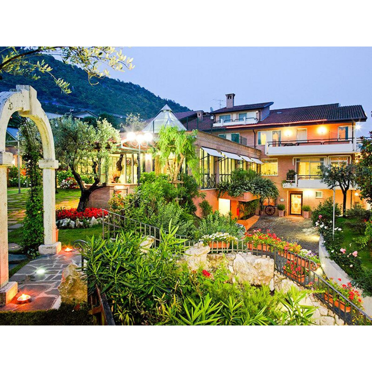 Smartbox Séjour romantique en Europe pendant 2 jours - Coffret Cadeau Séjour