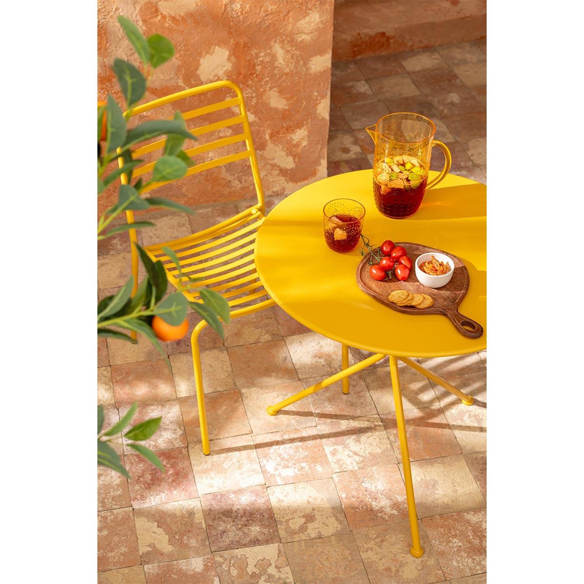 Voir la diapositive 6 : J-LINE Table de jardin en métal  tripod  72cm ocre