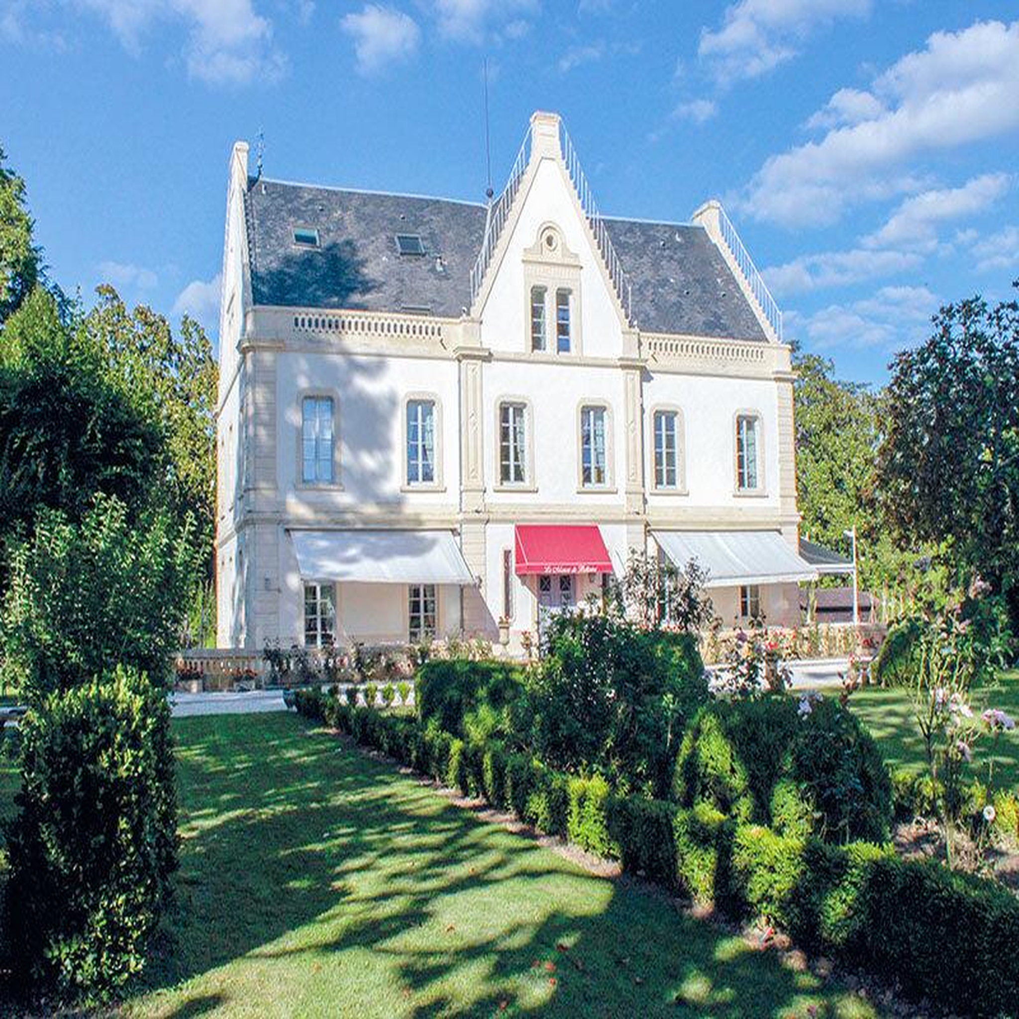 Voir la diapositive 2 : Smartbox 2 jours en famille en manoir 4* dans le périgord noir - coffret cadeau séjour