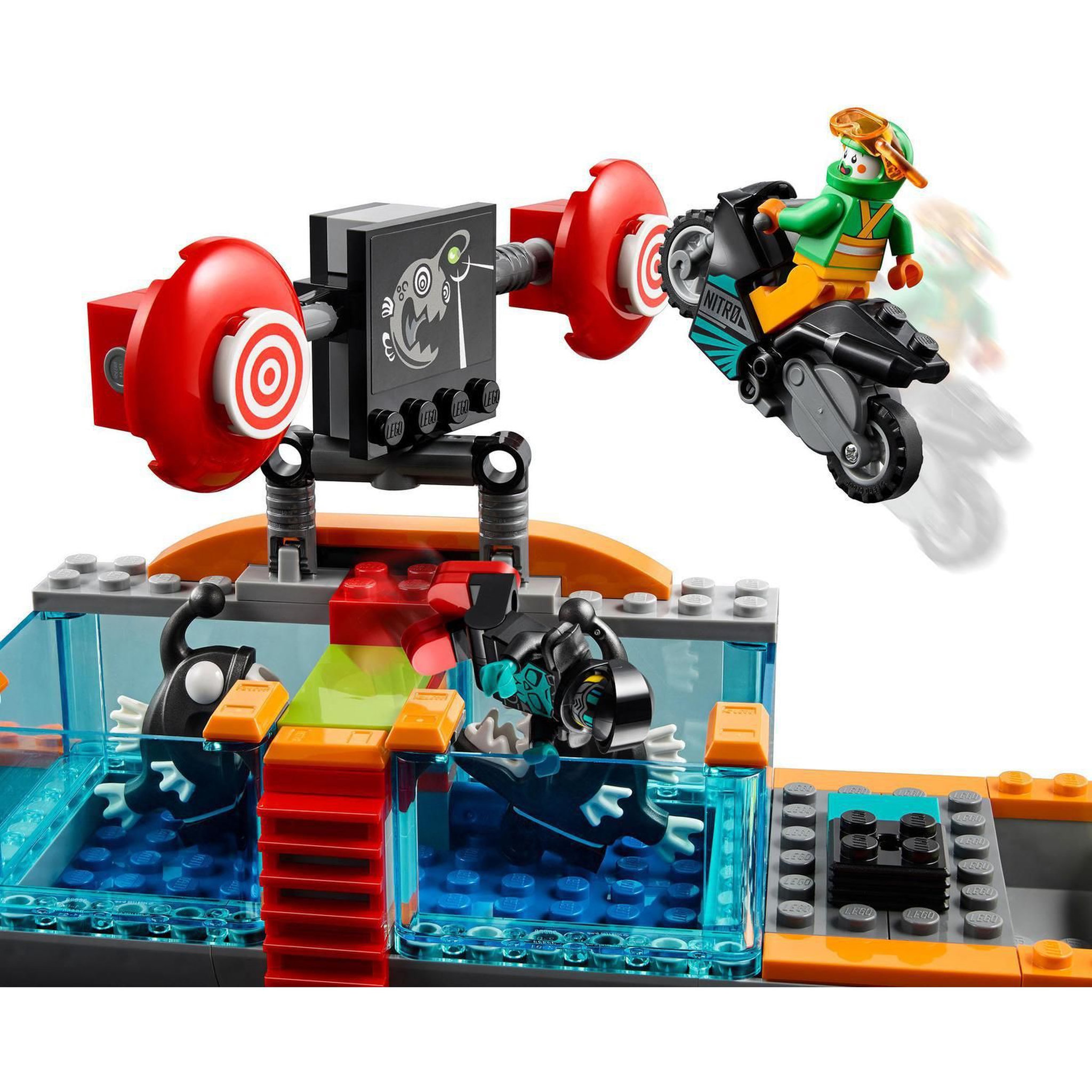 Voir la diapositive 6 : LEGO City Stuntz 60294 Le camion de spectacle des cascadeurs