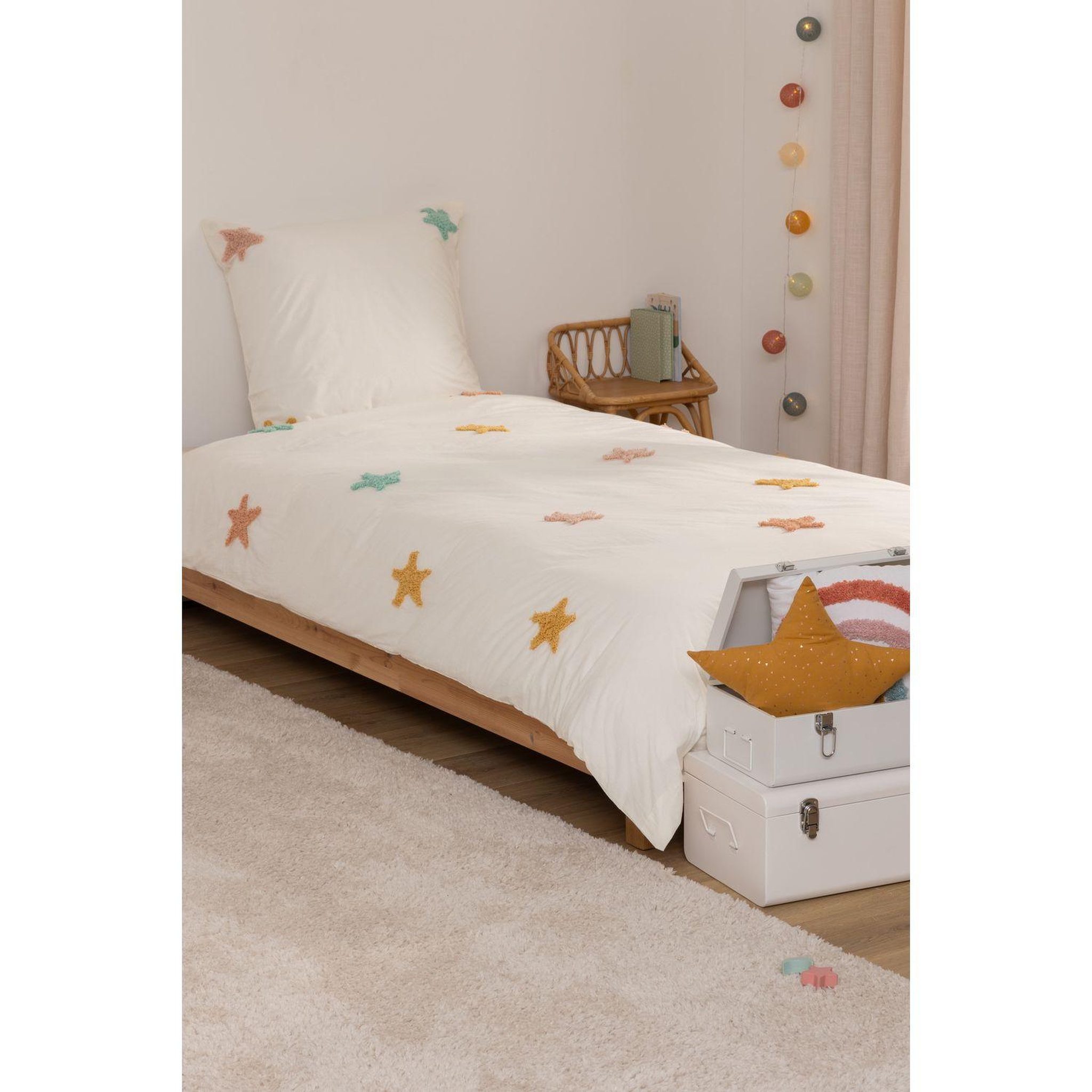 Voir la diapositive 5 : ATMOSPHERA Parure de lit enfant etoile en coton tufté - 140 x 200 cm