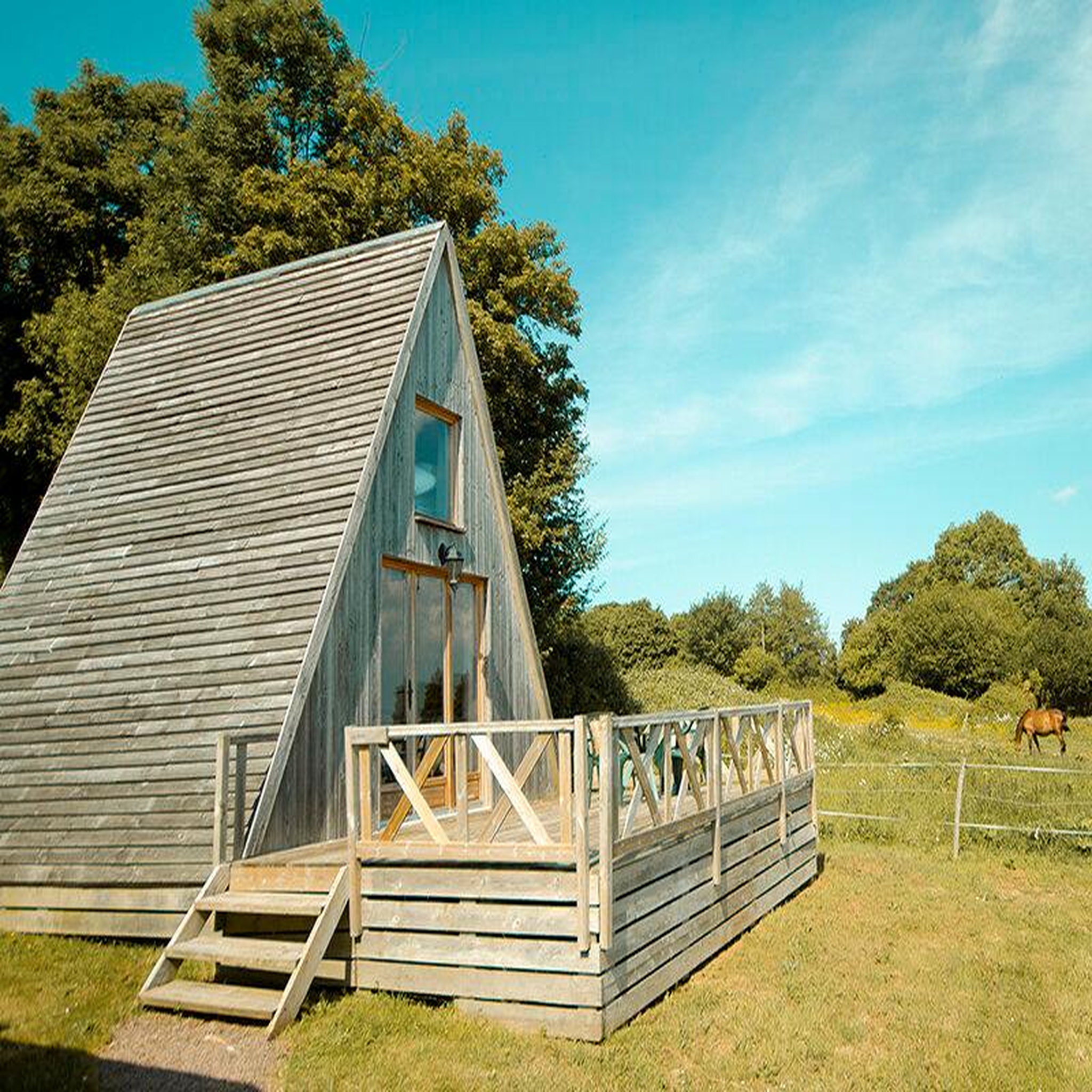 Voir la diapositive 2 : Smartbox 2 jours en chalet tipi avec vélos et panier apéritif près de caen - coffret cadeau séjour