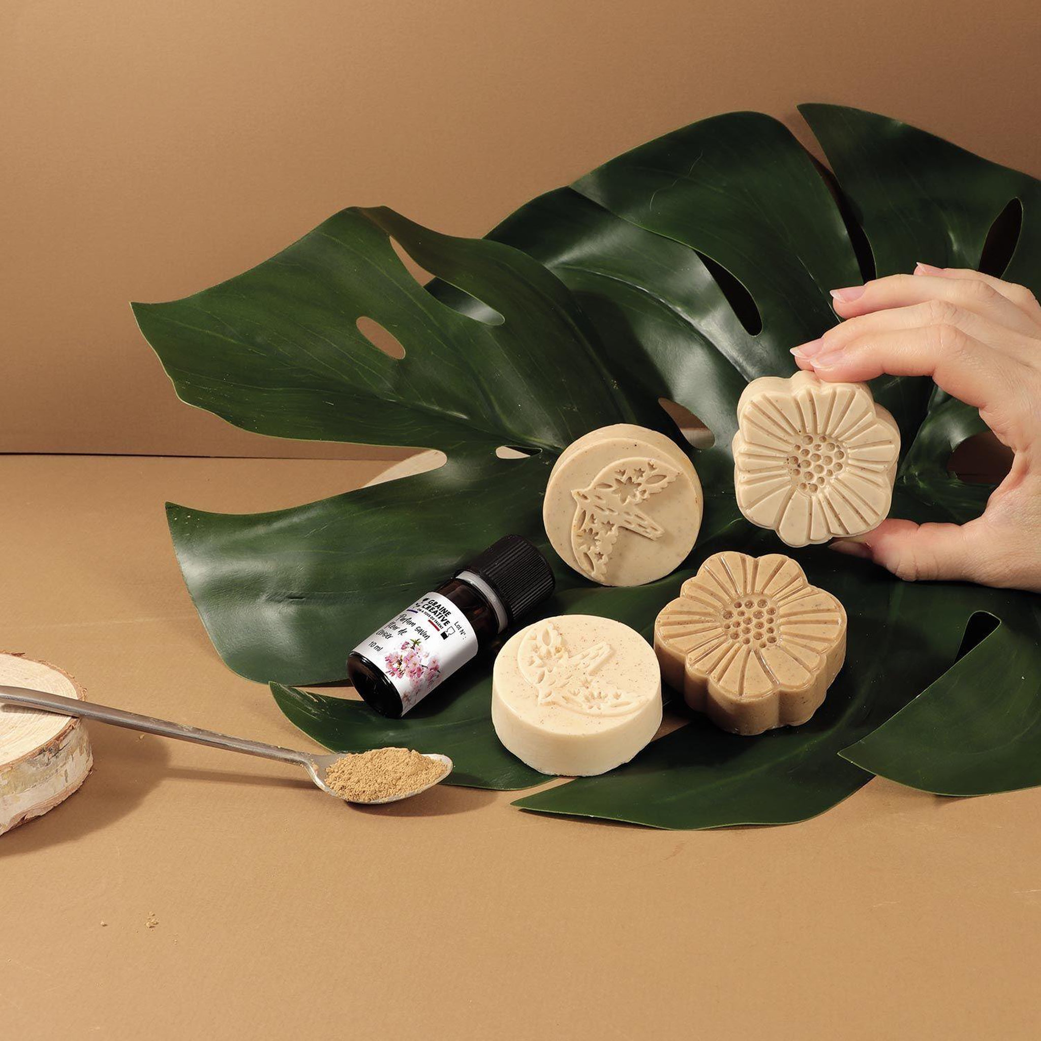 Voir la diapositive 2 : Graine créative Coffret DIY savons au karité