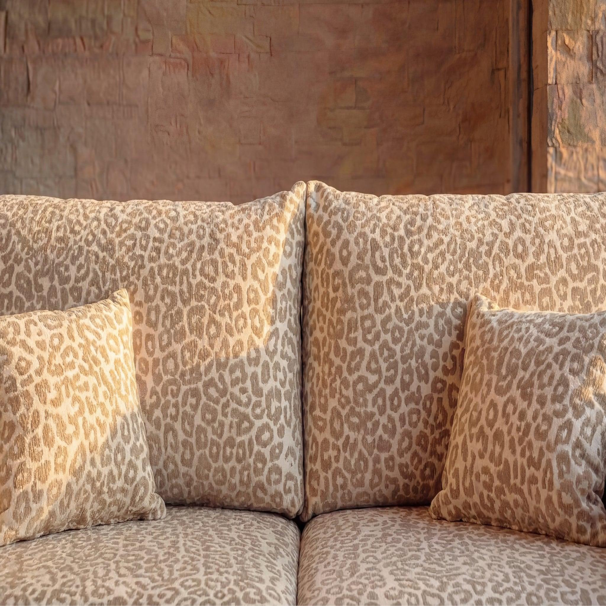 Voir la diapositive 4 : CASANOVA PARIS Elio - canapé droit convertible tissu imprimé animalier 3 places