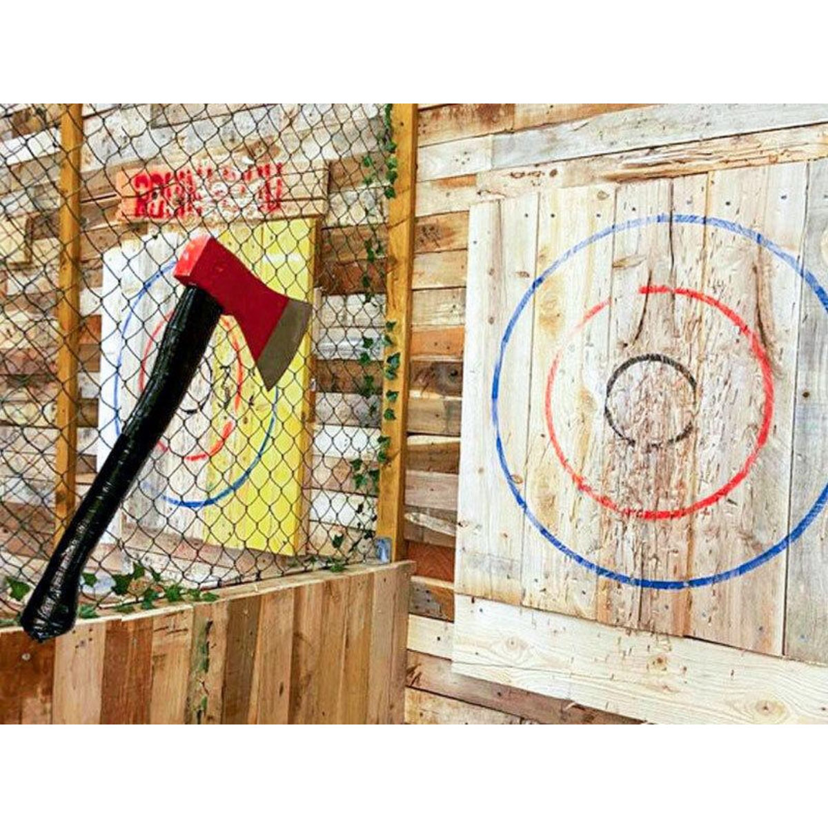 Smartbox Session de lancer de hache pendant 1h près de Paris - Coffret Cadeau Sport & Aventure