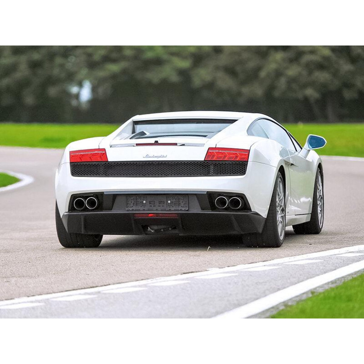 Smartbox Passion pilotage : conduite sur circuit au volant d'une Lamborghini - Coffret Cadeau Sport & Aventure