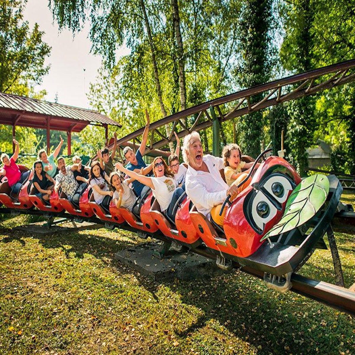 Smartbox Journée amusante : 2 entrées Grand Visiteur et 1 entrée enfant pour le parc Walibi Rhône-Alpes - Coffret Cadeau Multi-thèmes