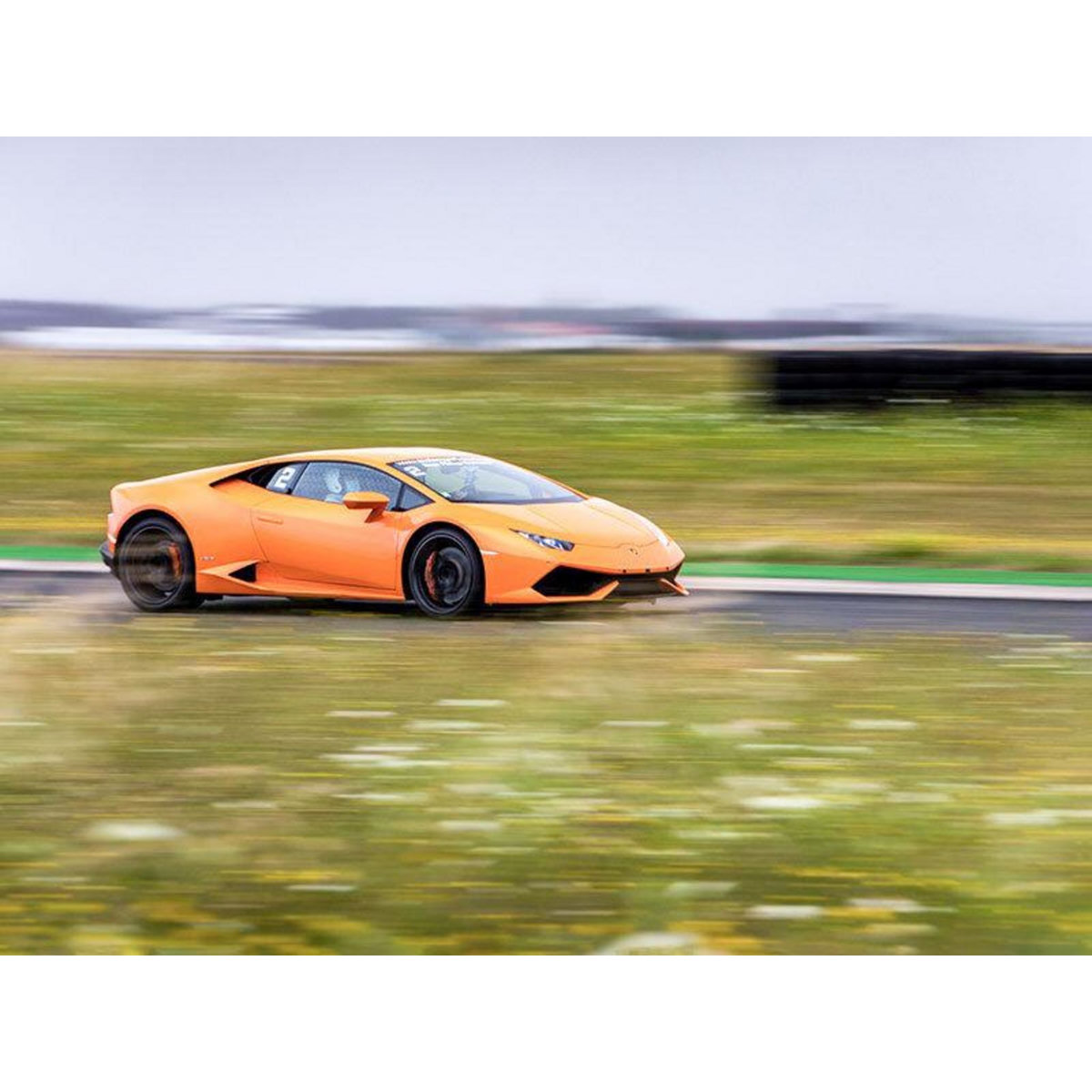 Smartbox Stage de pilotage : 2 tours au volant ou en passager en Lamborghini Huracán sur circuit - Coffret Cadeau Sport & Aventure