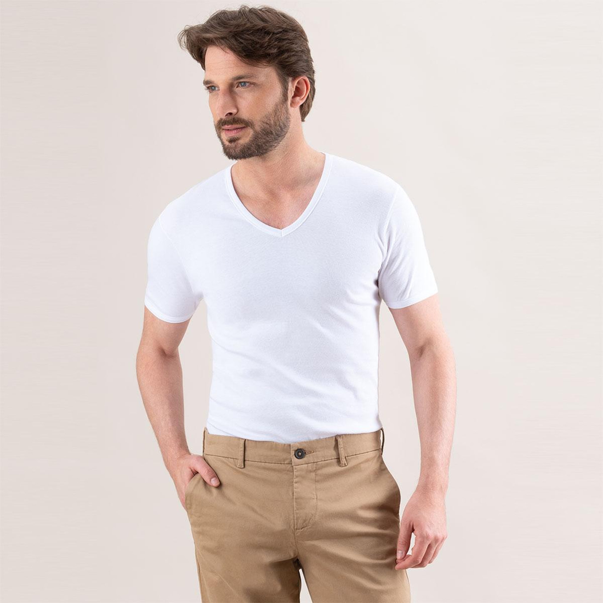 Voir la diapositive 6 : Eminence Tee-shirt col V Pur coton Premium