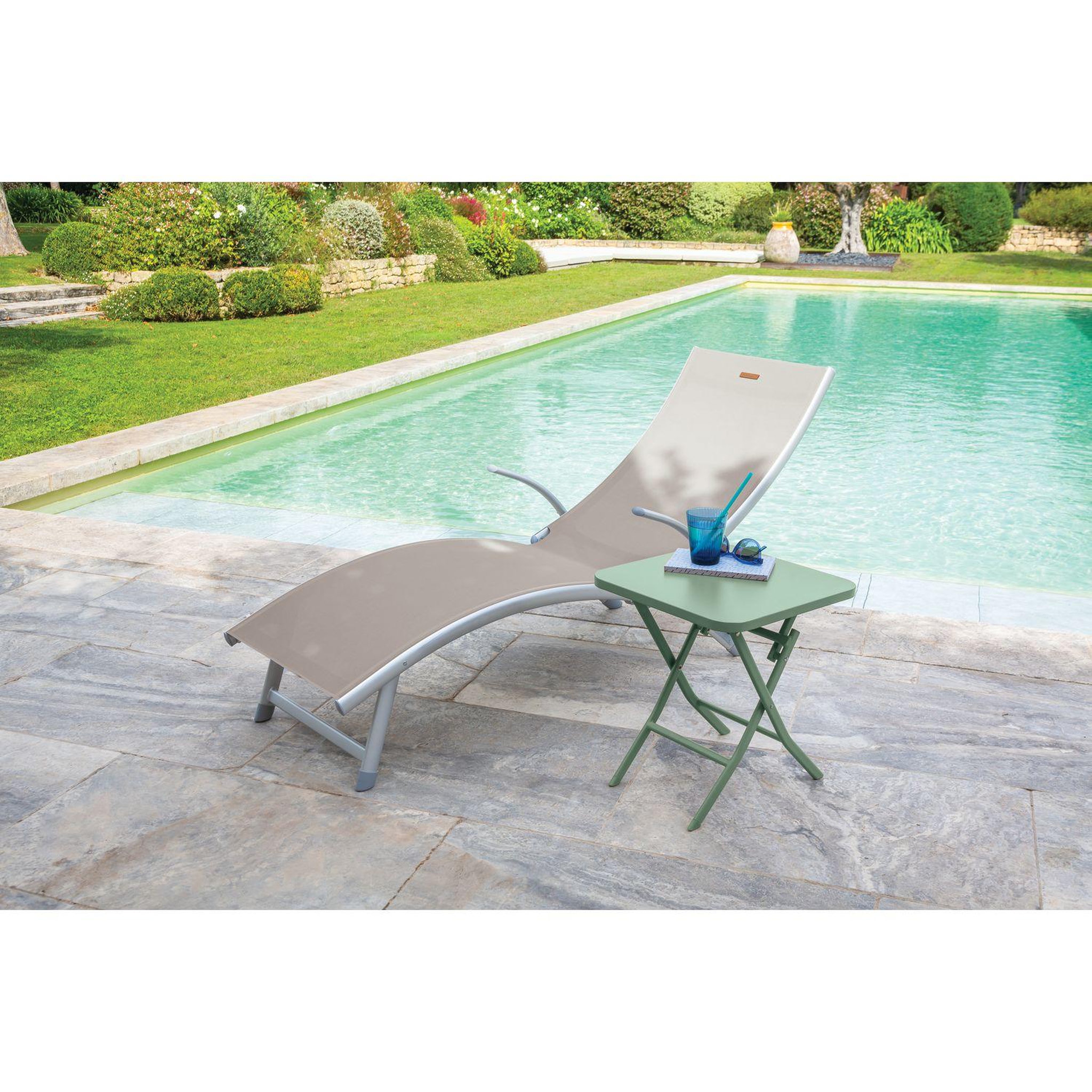 Voir la diapositive 5 : HESPERIDE Table d'appoint carrée pliante greensboro olive - 40 x 40 cm - hespéride
