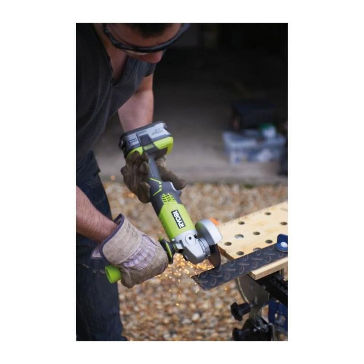 Ryobi RYOBI 3 outils : 1 perceuse-visseuse Brushless + 1 meuleuse 115 mm + 1 scie sauteuse + 2 batteries 4 Ah & 2 Ah + 1 chargeur & 1