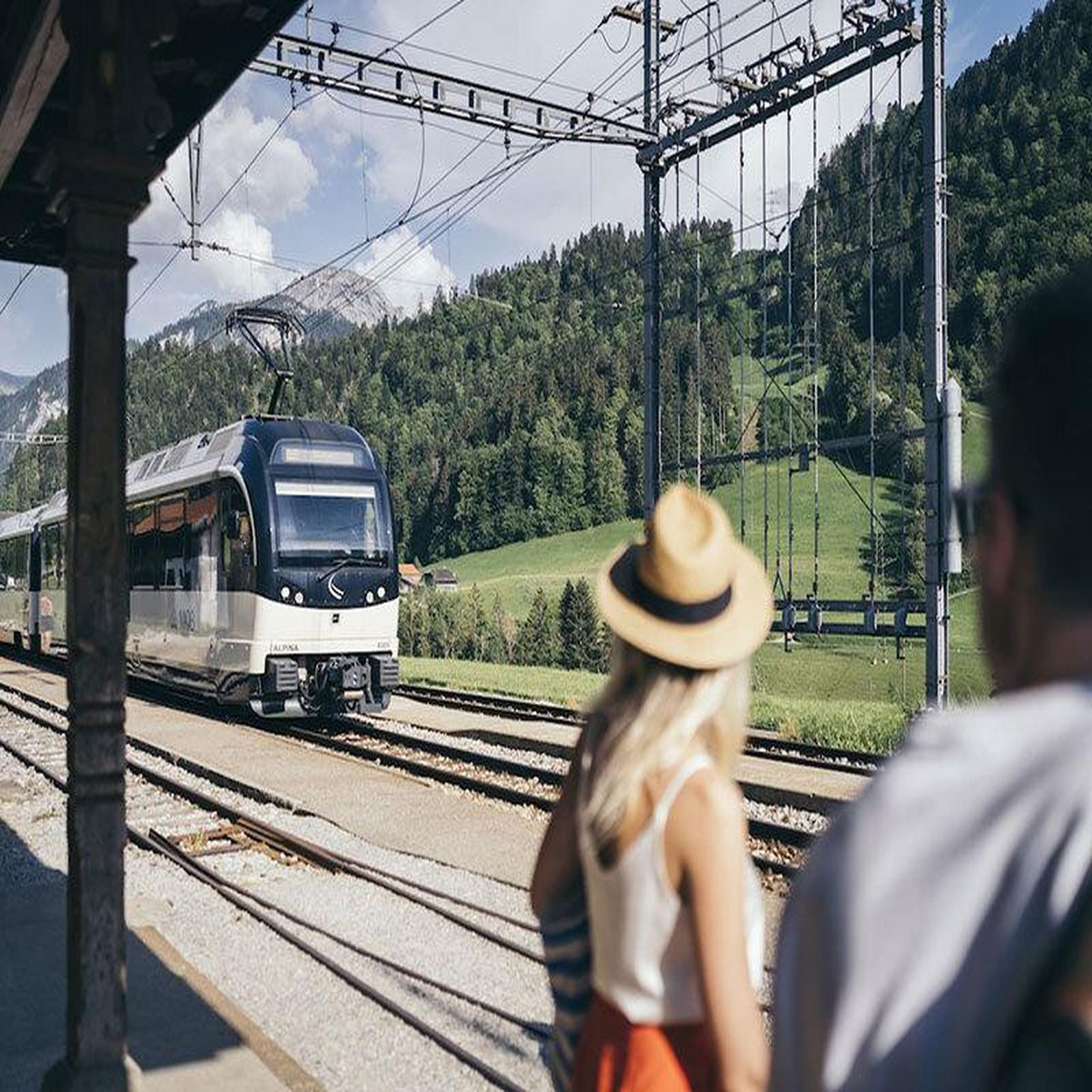 Voir la diapositive 4 : Smartbox Voyage en Europe : Pass Interrail Global Continu 22 jours avec nuit en hôtel - Coffret Cadeau Multi-thèmes