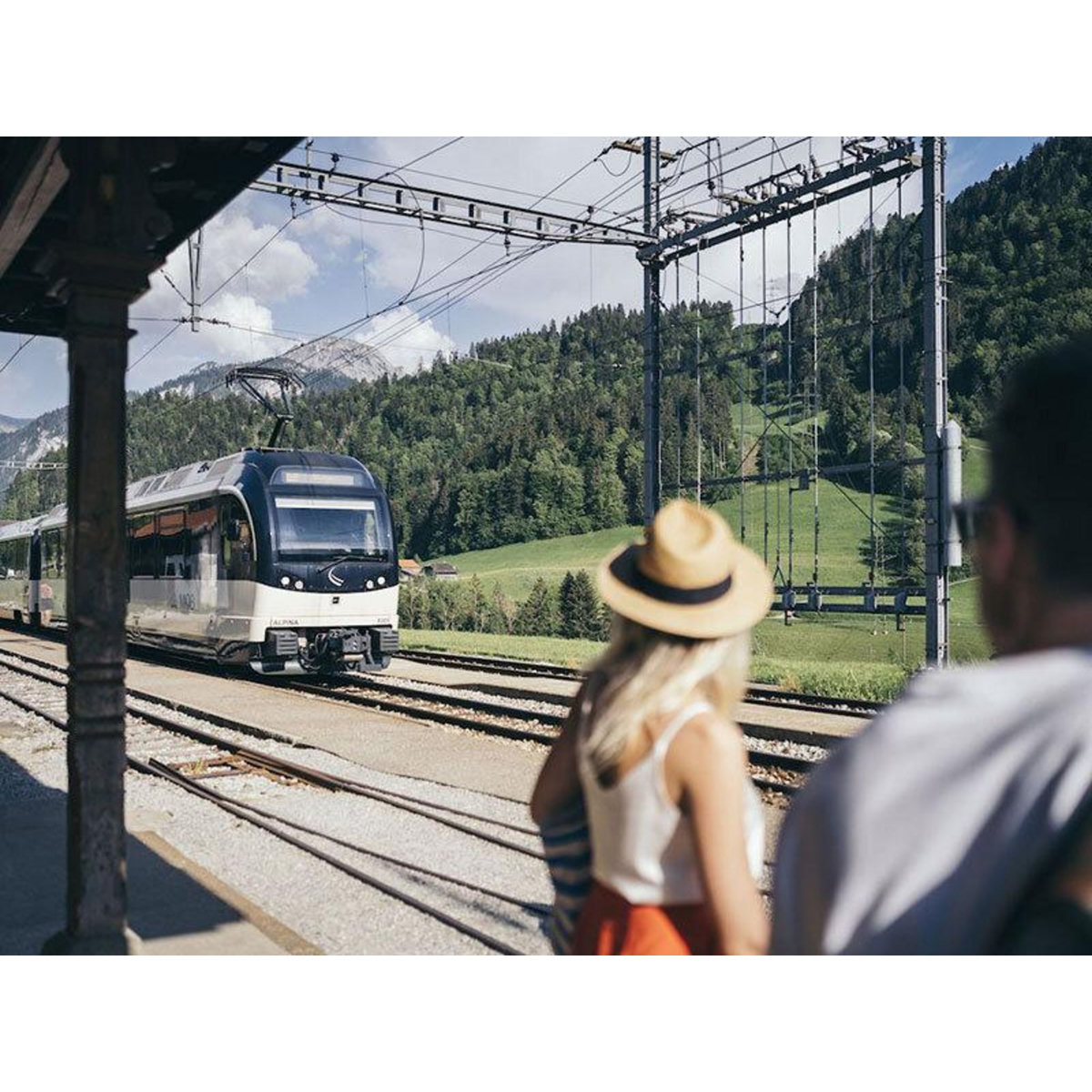 Smartbox Voyage en Europe : Pass Interrail Global Continu 22 jours avec nuit en hôtel - Coffret Cadeau Multi-thèmes