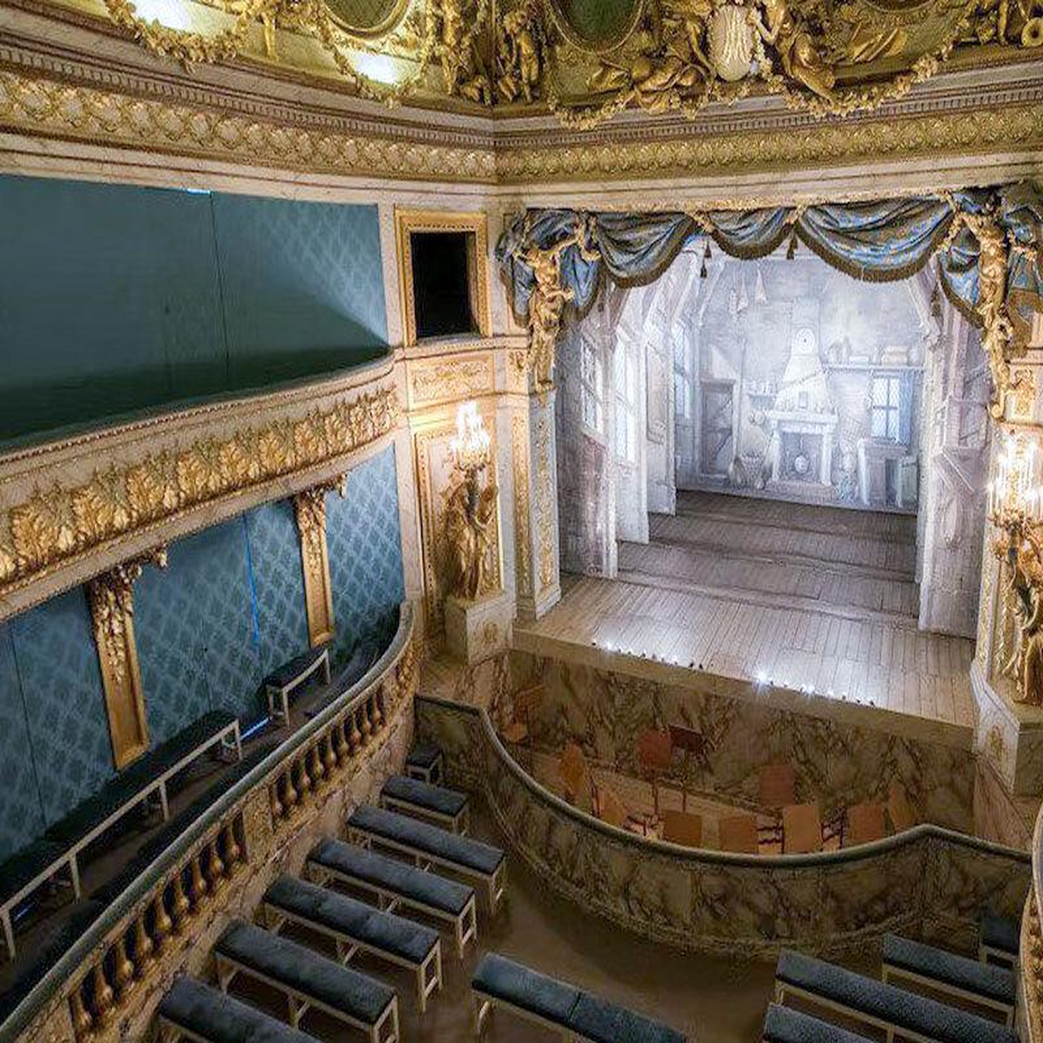 Voir la diapositive 3 : Smartbox Visite des trianons et du hameau de la reine au château de versailles en famille - coffret cadeau sport & aventure